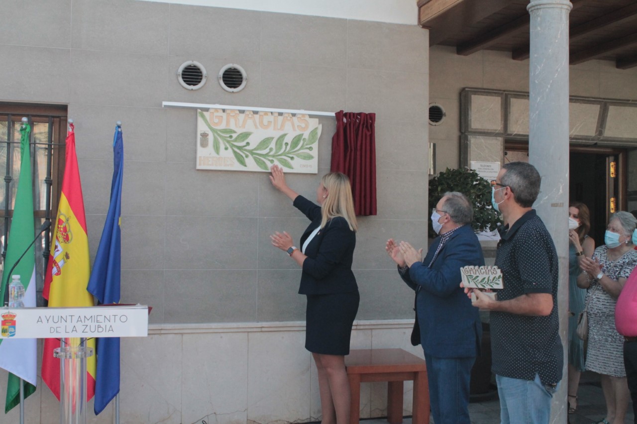El Ayuntamiento de La Zubia rinde homenaje a los “héroes” de la Covid-19