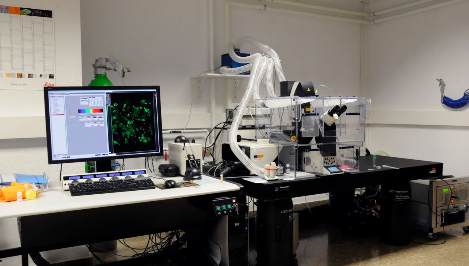 La UGR recibe 3,3 millones de euros para la adquisición de material científico y la mejora de infraestructuras de investigación
