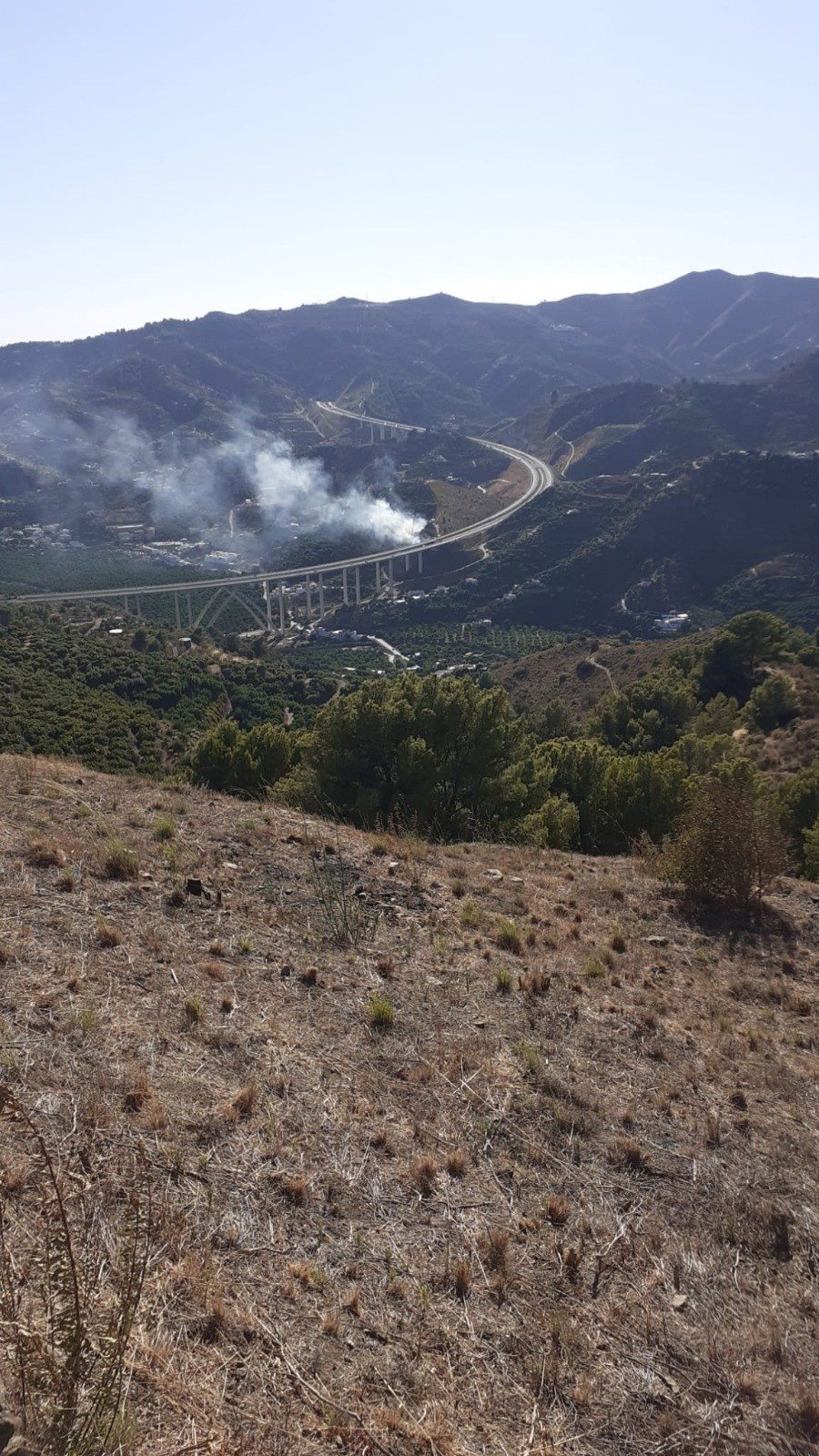 Movilizan un helicóptero por un incendio declarado en Almuñécar
