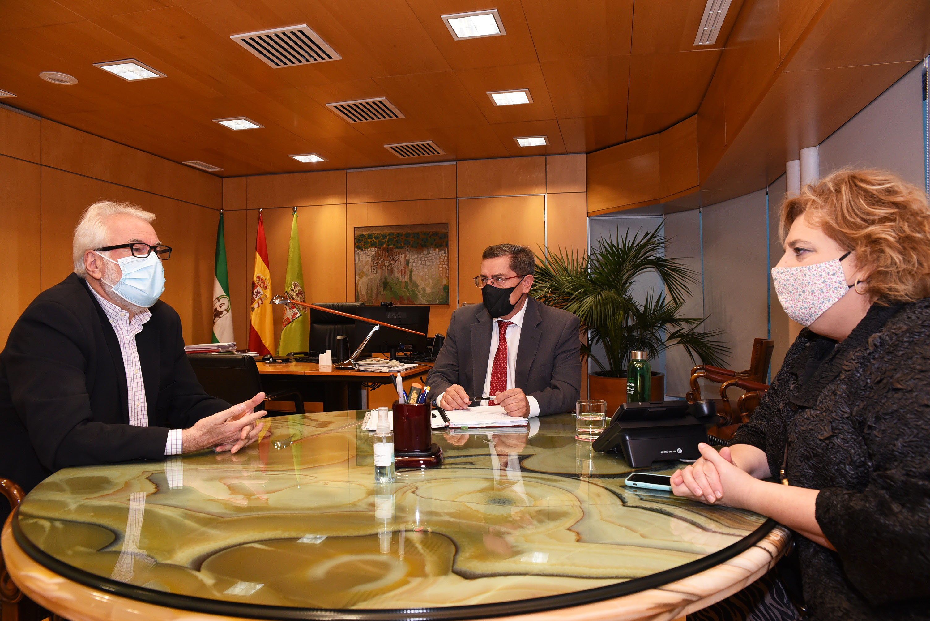 El presidente de Diputación se reúne con el director del Festival de Música y Danza