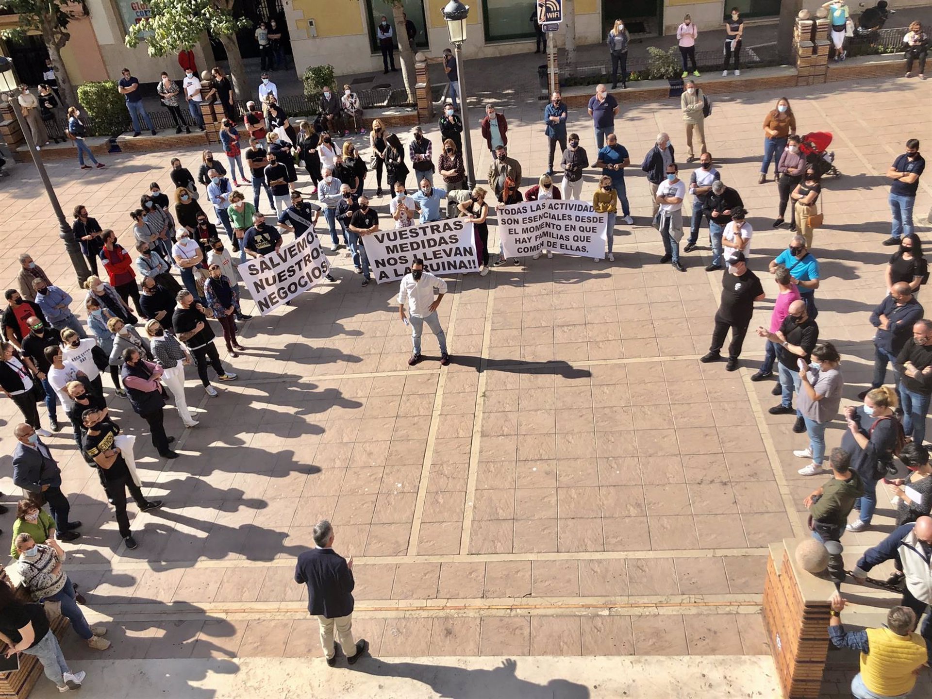 Autónomos de Motril protestan por el cierre de actividad no esencial