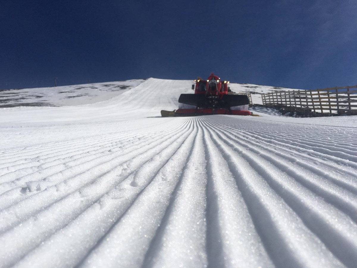 Sierra Nevada ha abierto esta mañana con un aforo limitado a 6.000 esquiadores