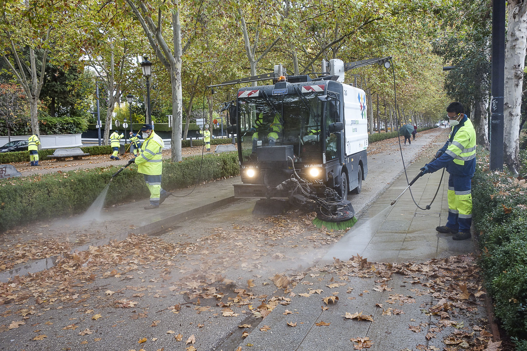 El ayuntamiento refuerza el trabajo de limpieza para recoger las hojas