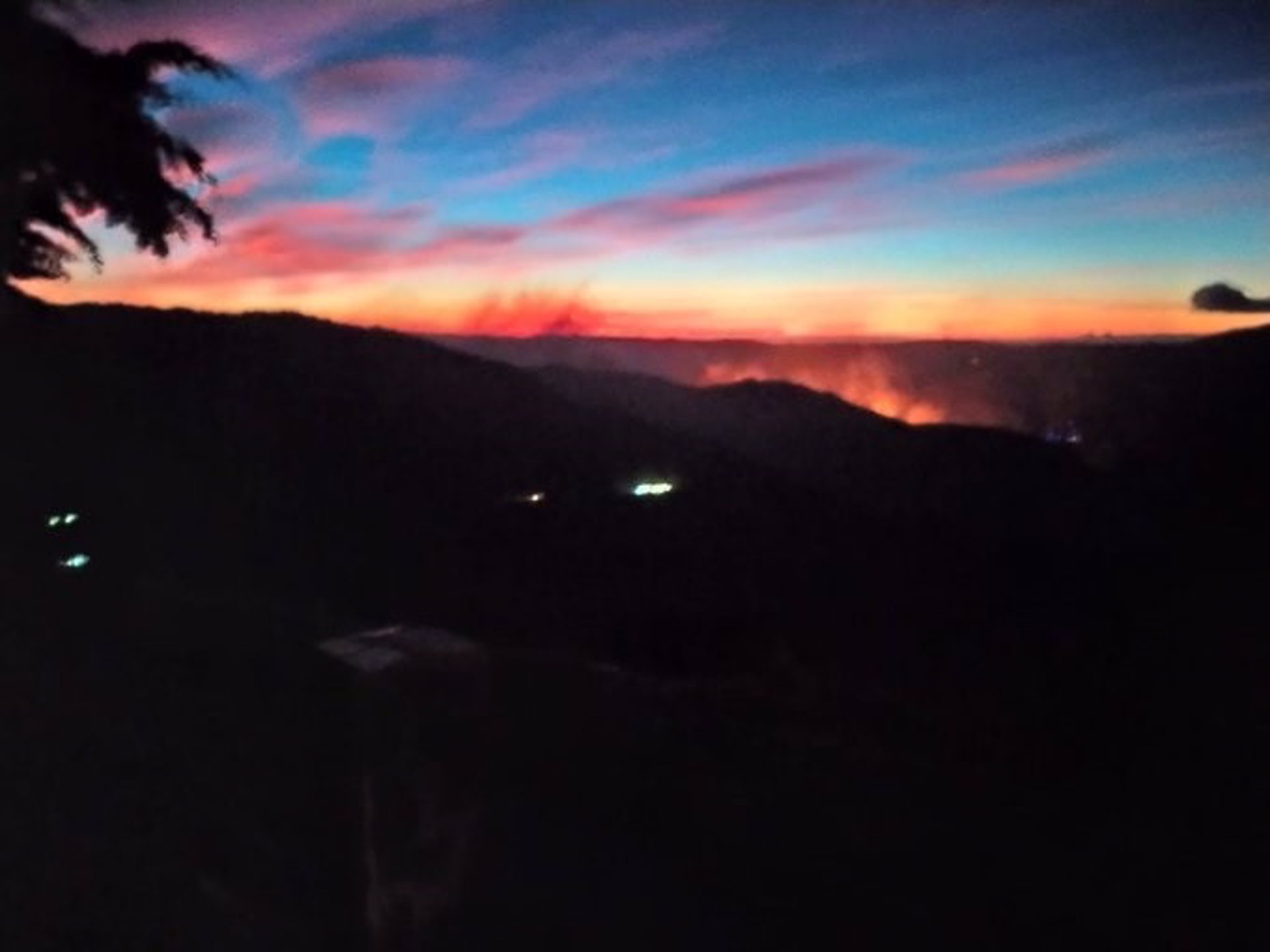 Desalojada la residencia de ancianos de Almegíjar por el incendio forestal de Órgiva