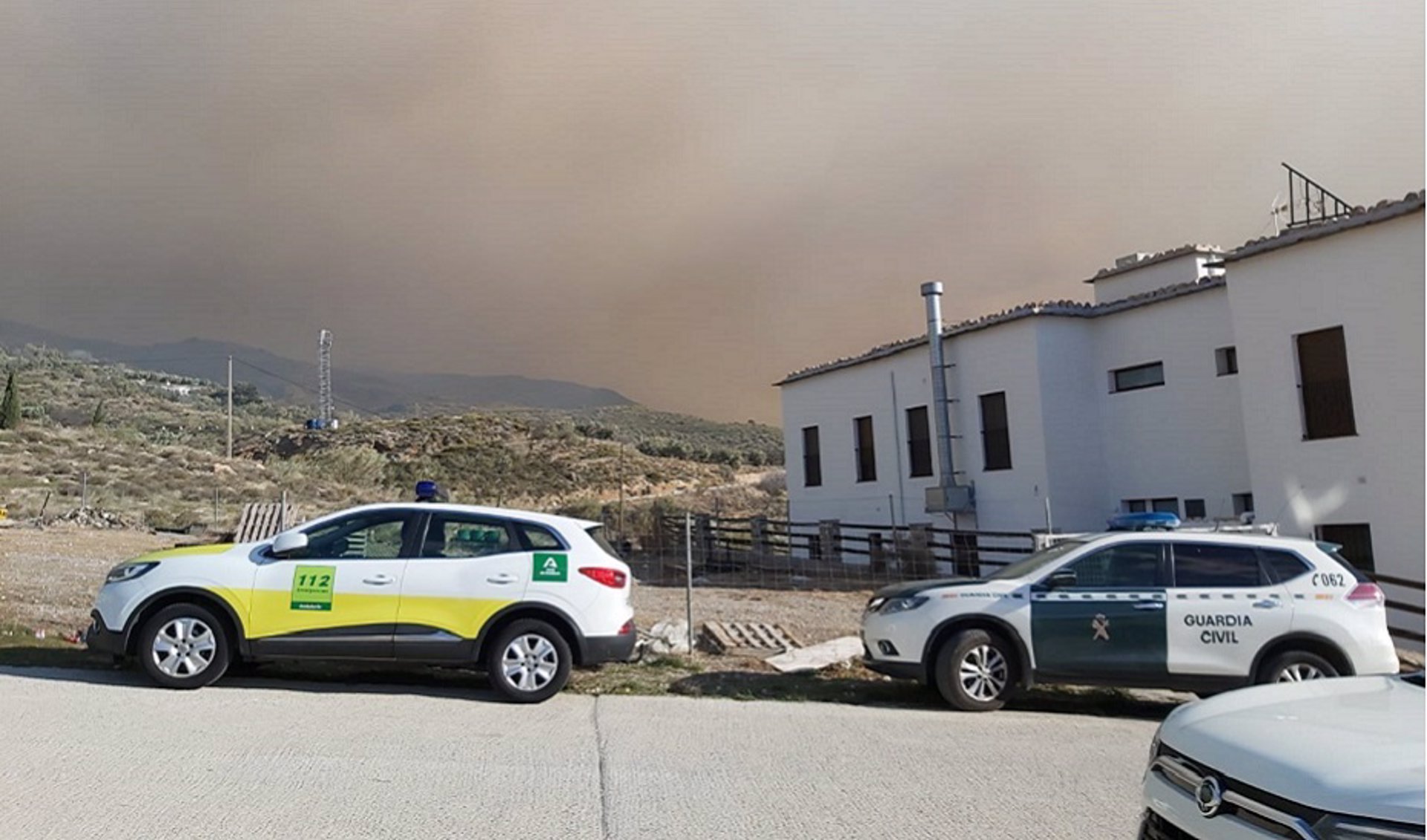 Autorizan el regreso de los usuarios de la residencia evacuada por el incendio forestal de Almegíjar