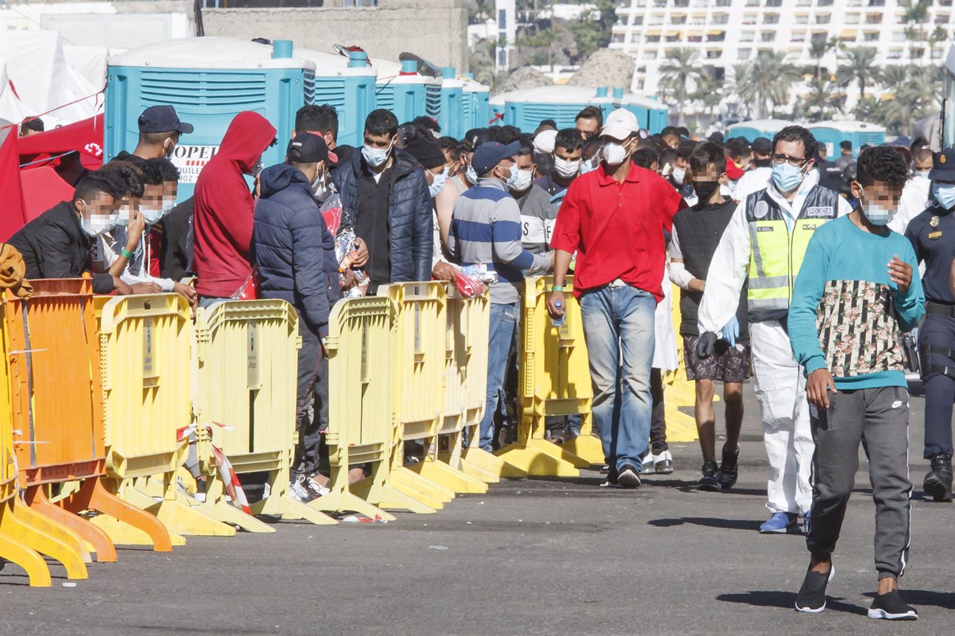 Interior dice que «ni organiza ni gestiona» traslados de migrantes tras el vuelo de Canarias