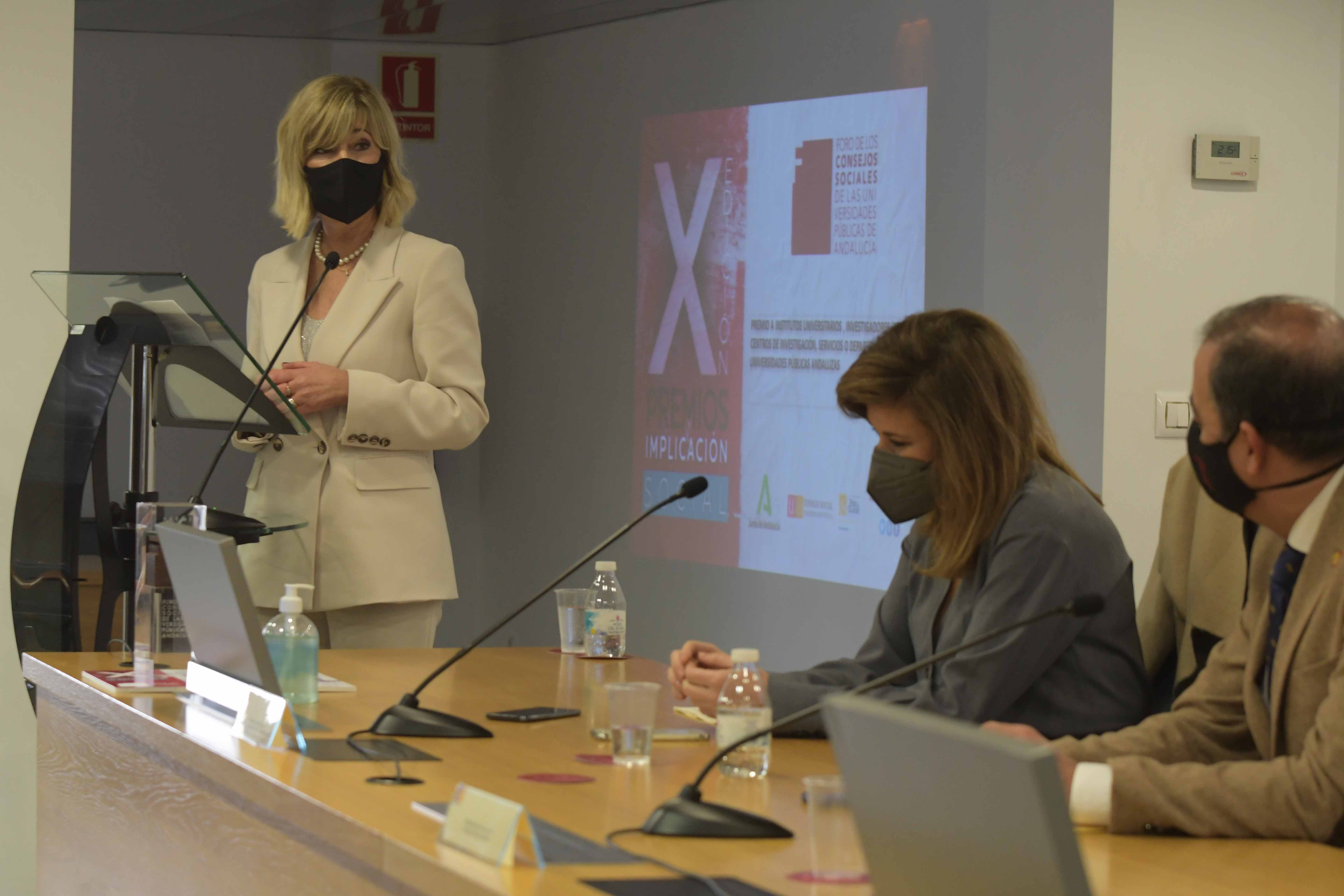 Los X Premios de Implicación Social del Foro de Consejos Sociales de las Universidades Públicas de Andalucía reconocen la trayectoria de Germaine Escames, catedrática de la UGR