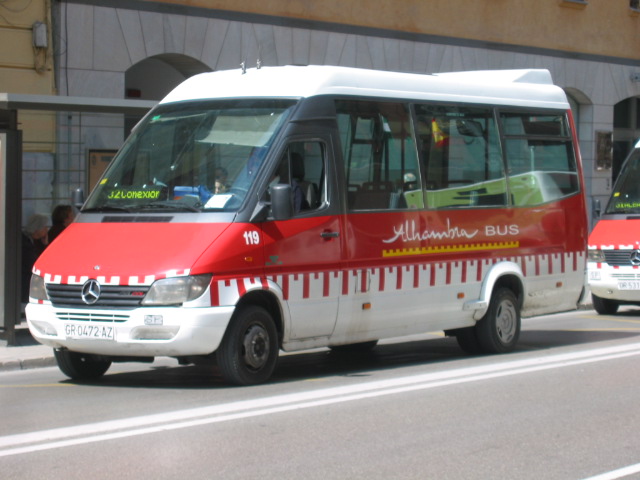 El Ayuntamiento tramita la reanudación de la conexión de la ciudad con la Alhambra en bus