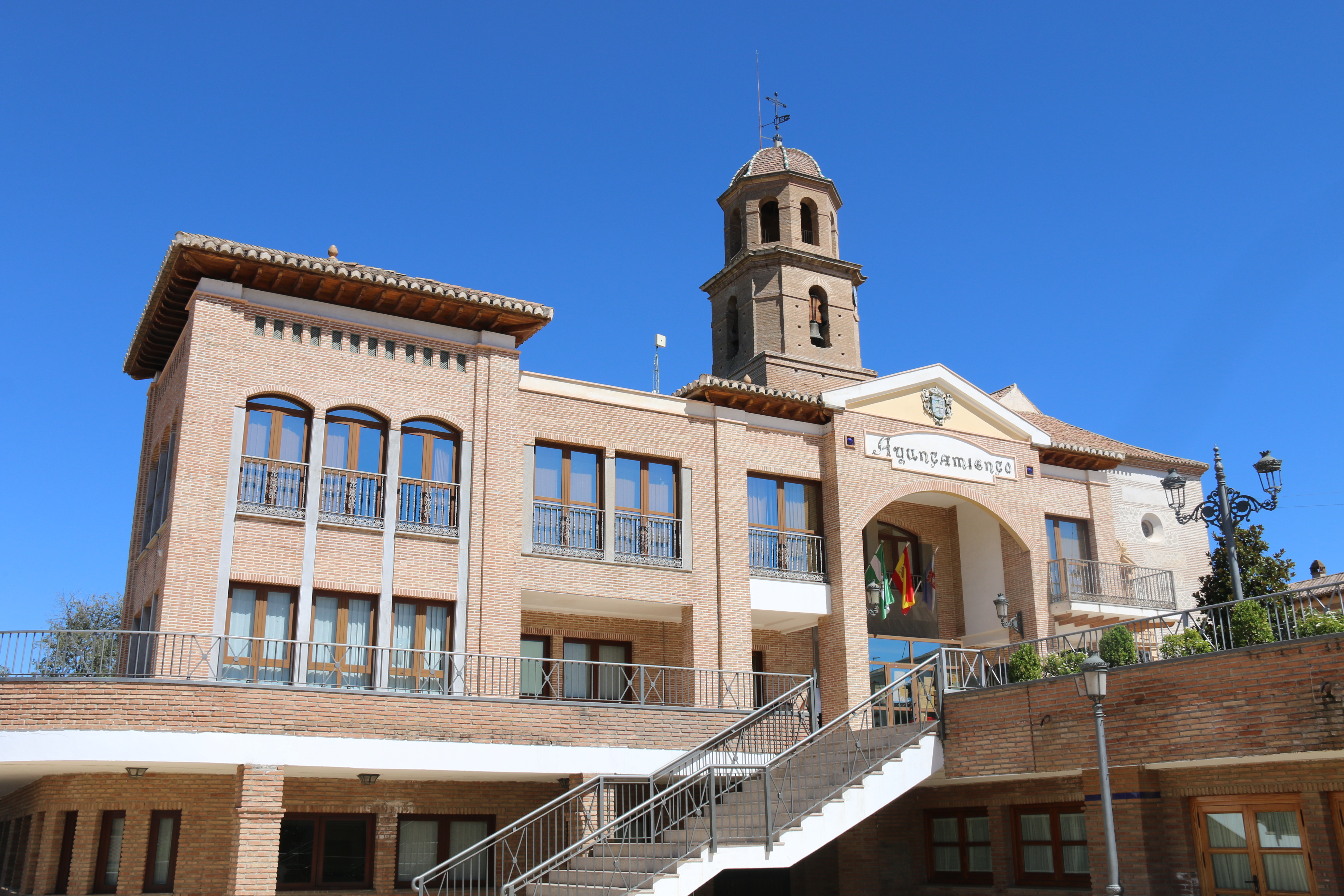 Alhendín solicita la Cruz retirada por el Ayuntamiento de Aguilar de la Frontera para incorporarla a su ornamentación paisajística
