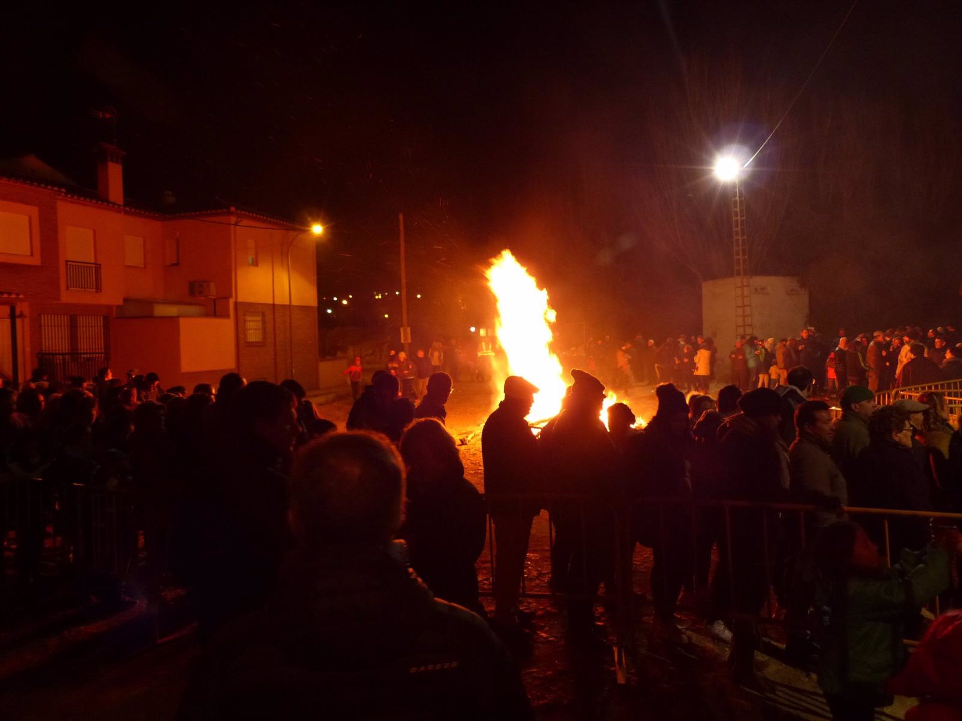 Guadix suspende la celebración de las tradicionales luminarias de San Antón