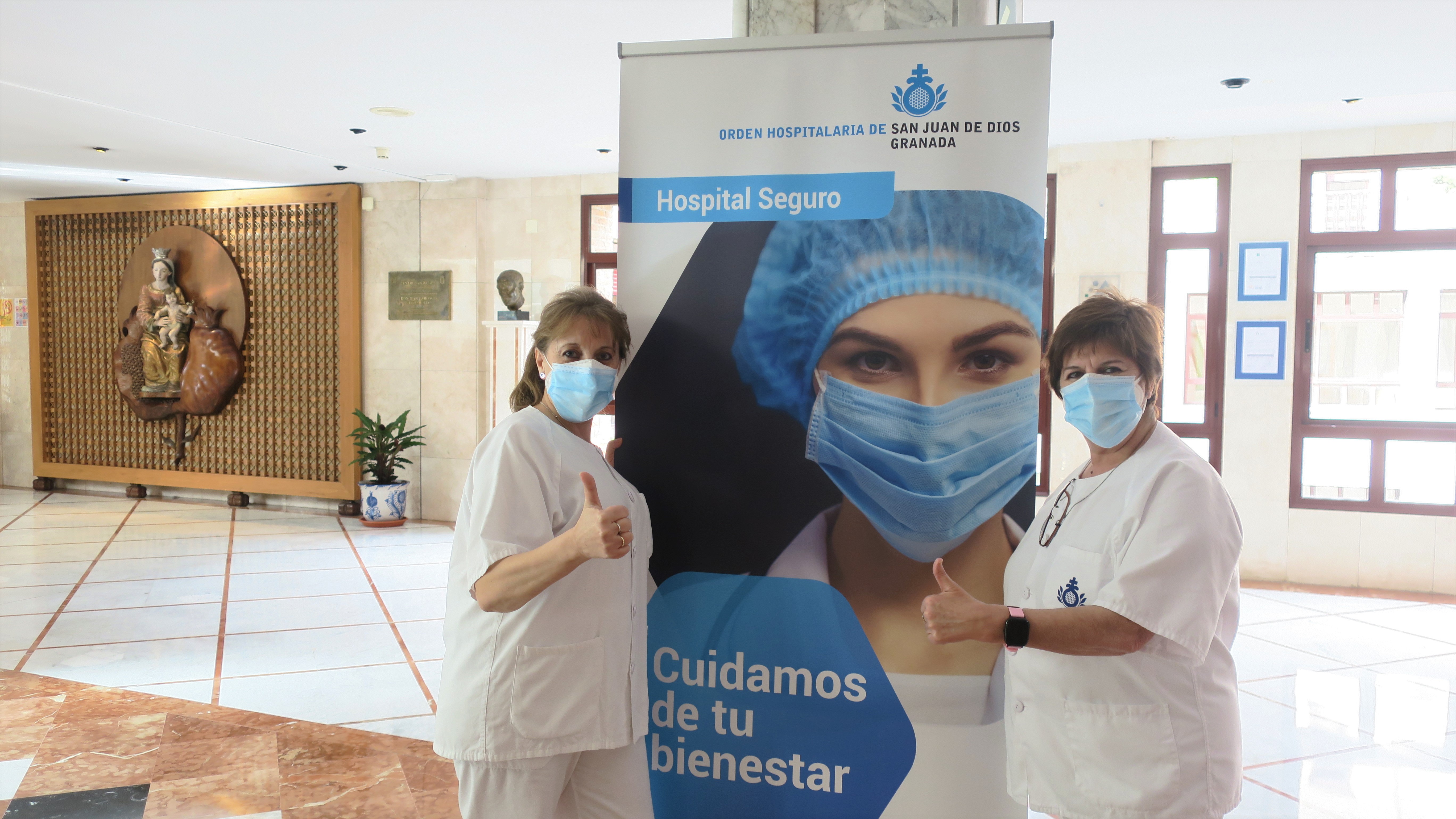 Los sanitarios del Hospital San Rafael ya han recibido la primera dosis de la vacuna frente a la COVID-19