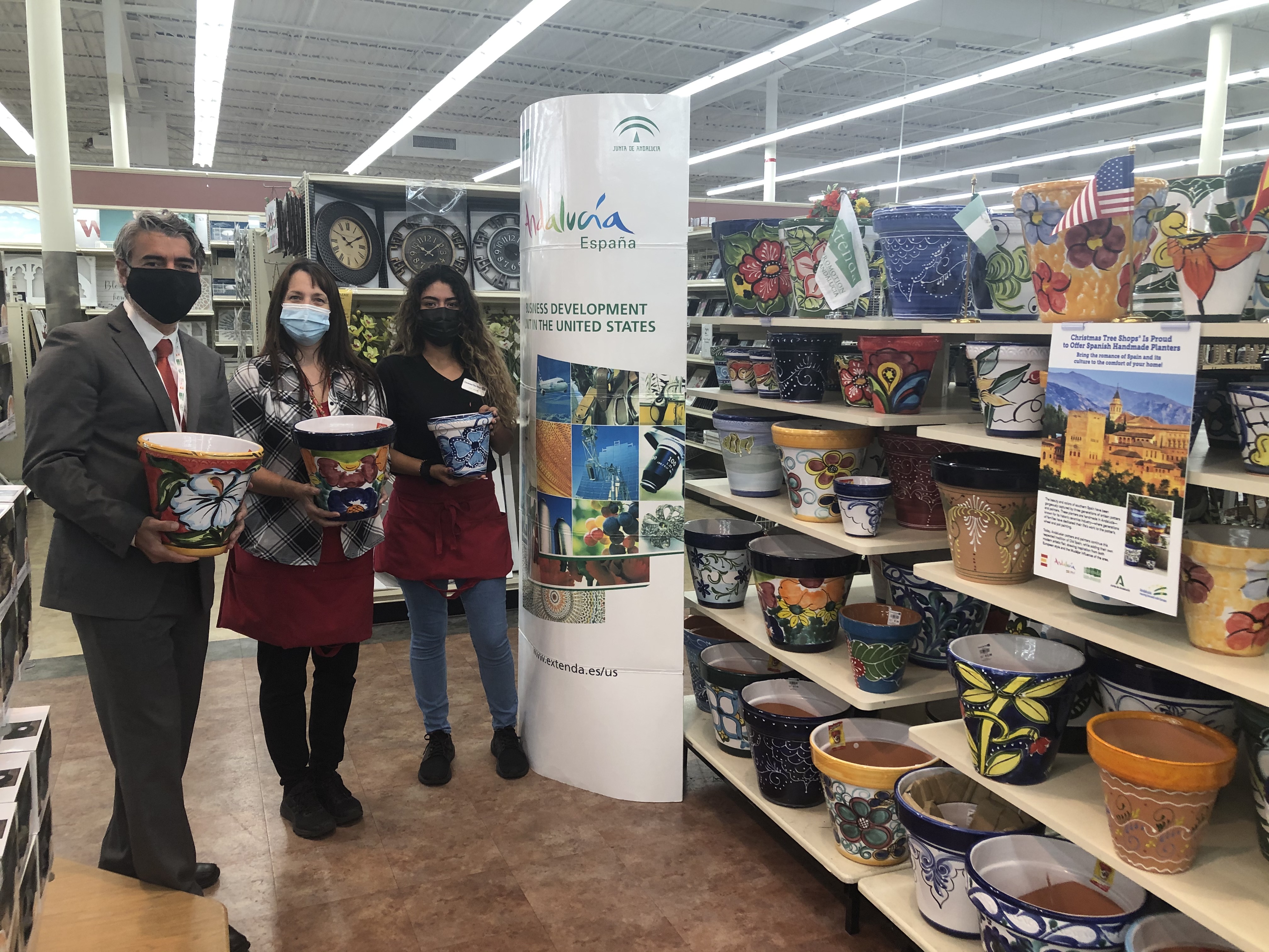 Extenda potencia la cerámica decorativa andaluza en Estados Unidos, con una campaña de marketing en una cadena de tiendas de hogar y jardín