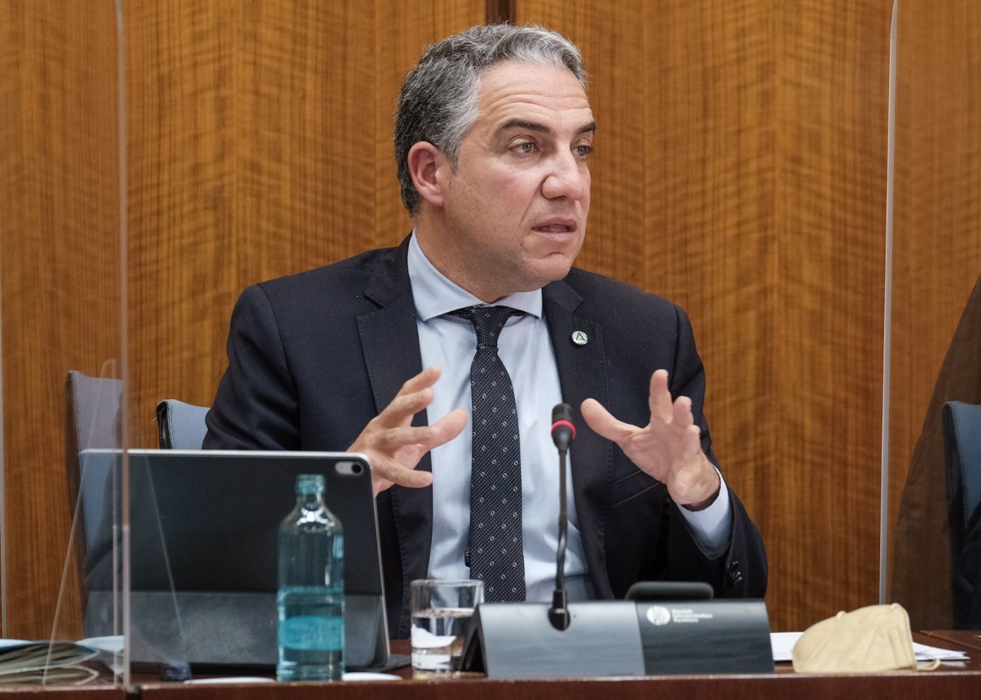Junta asegura que Moreno «nunca ha usado un escudo falso» de Andalucía