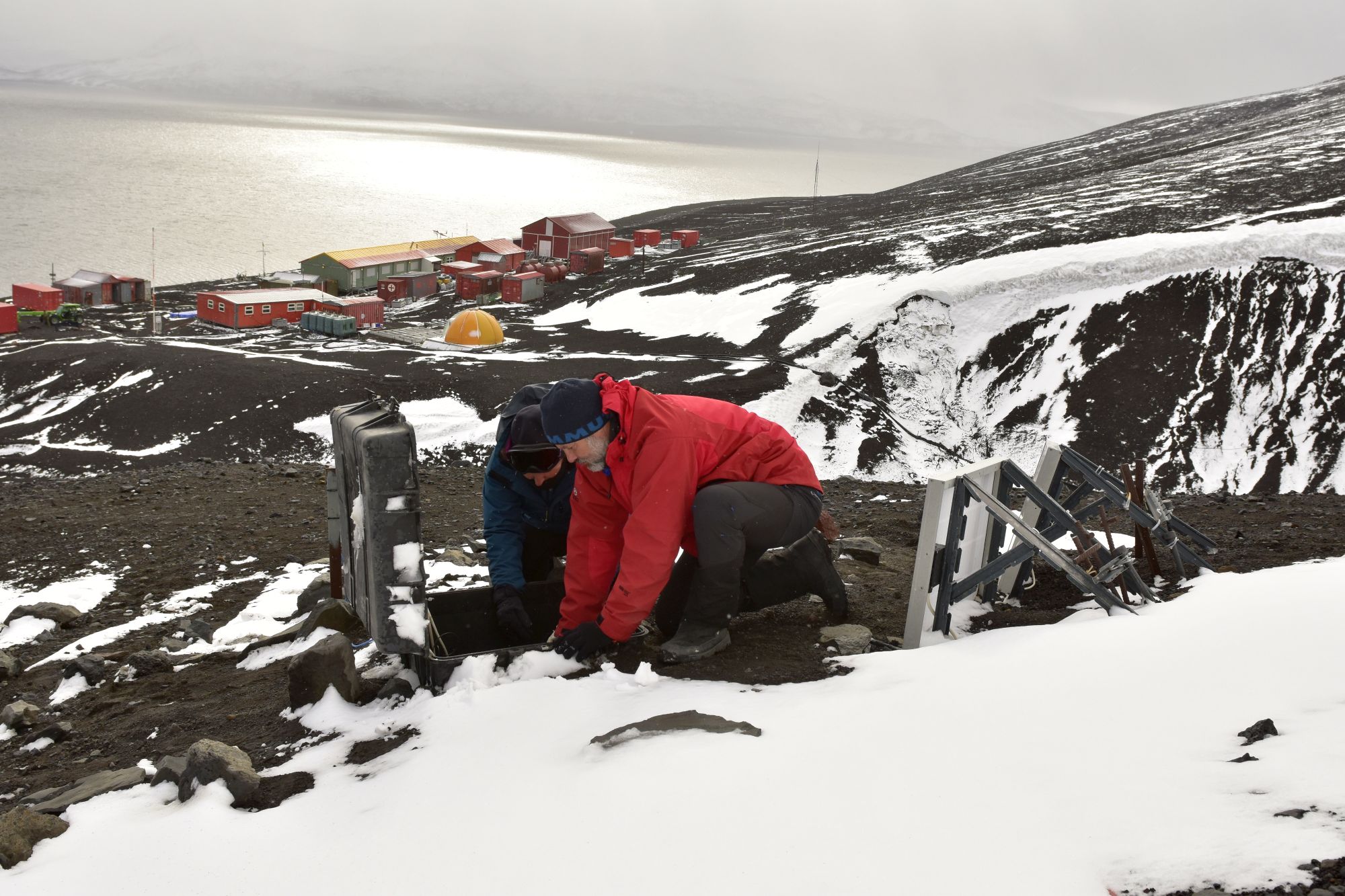 Científicos de la UGR viajan a la Antártida para estudiar su actividad sísmica