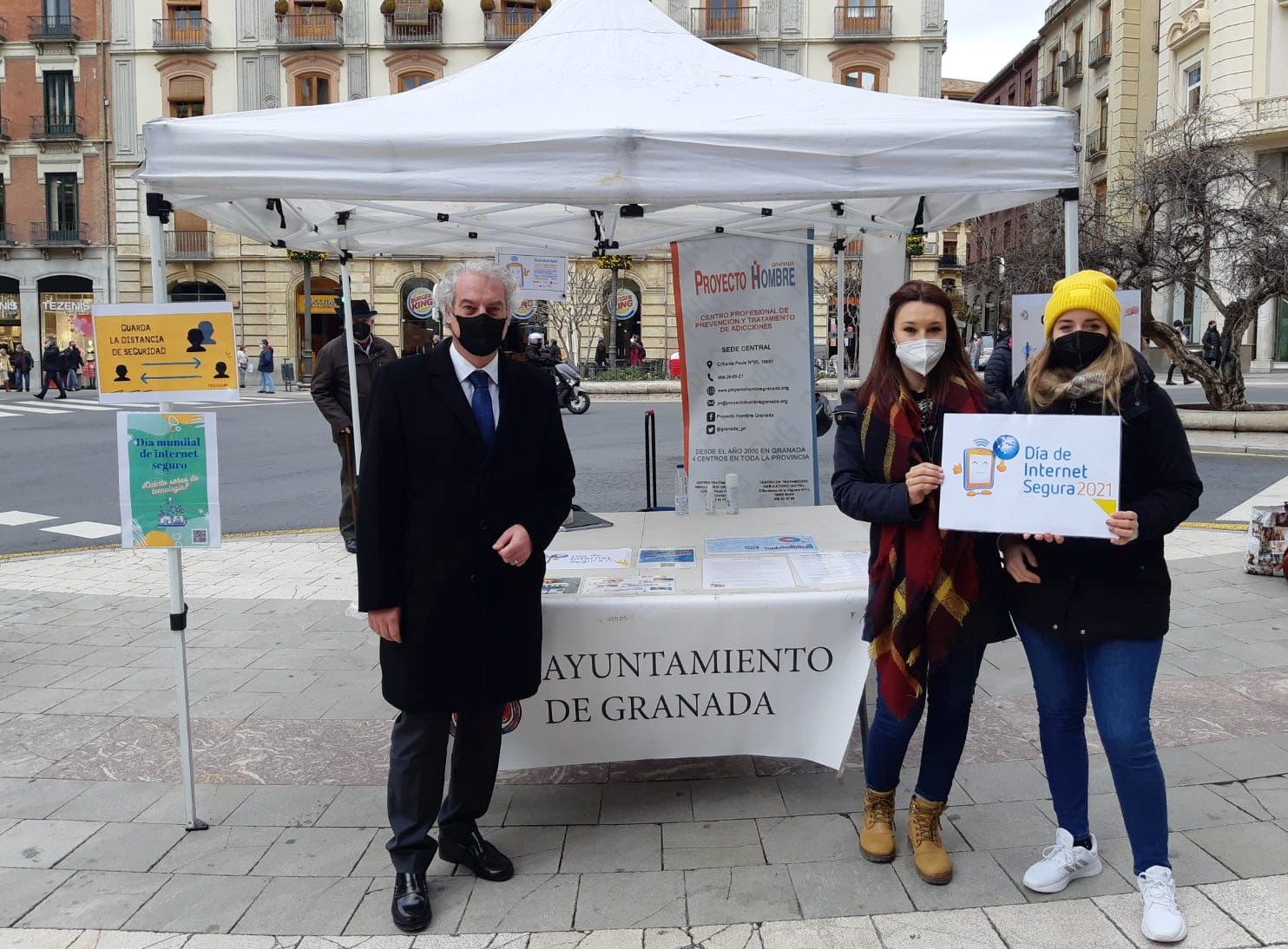 El Ayuntamiento instala una carpa en Puerta Real con motivo del Día internacional de Internet seguro