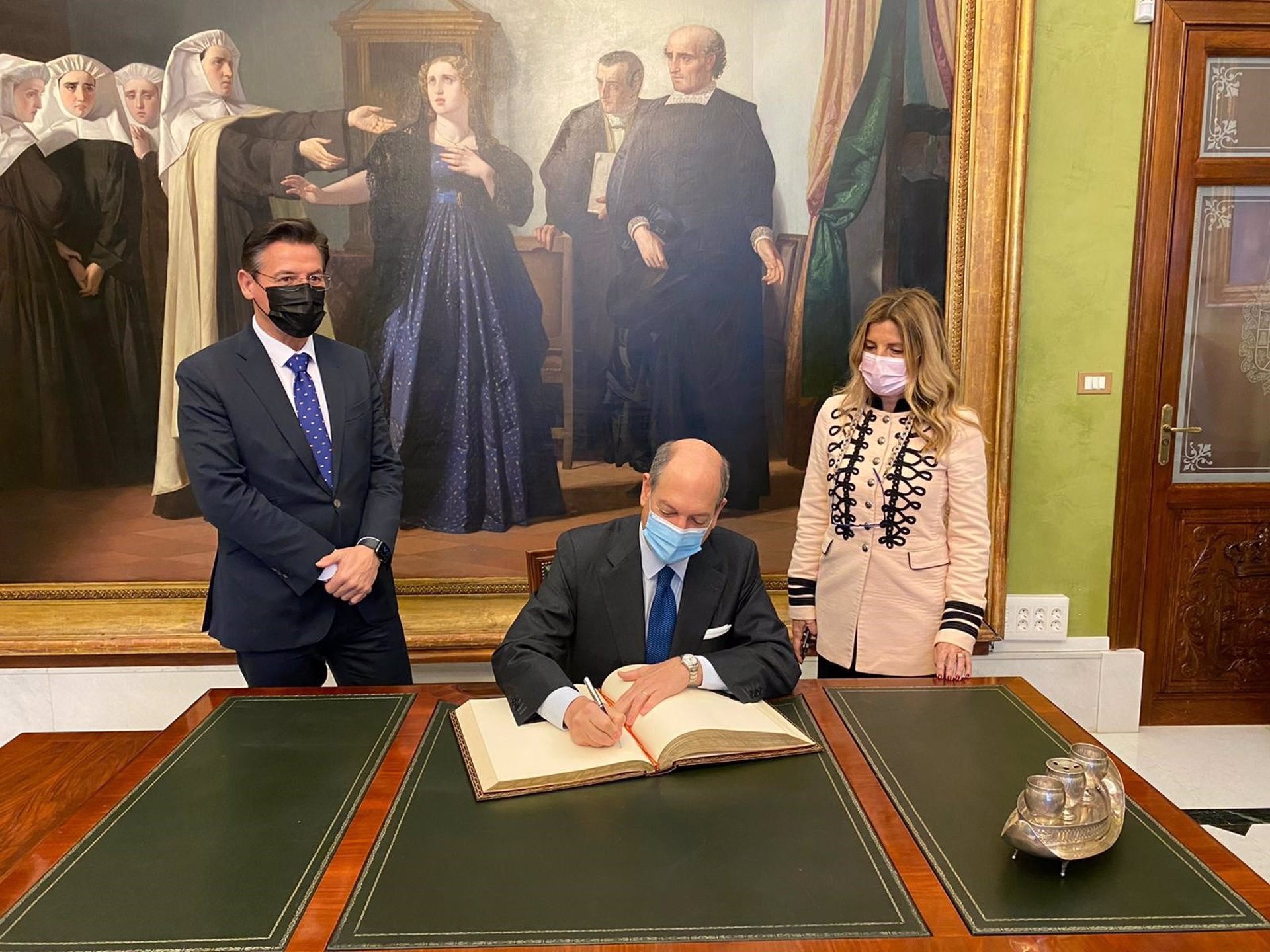El embajador de Italia en España aborda con el Ayuntamiento la candidatura granadina a Capital de la Cultura