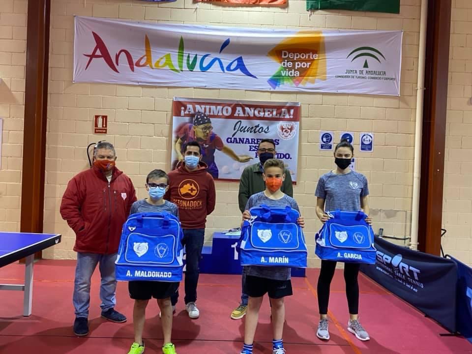 Vegas del Genil regala mascarillas, portamascarillas y gel hidroalcohólico a los participantes en las escuelas deportivas