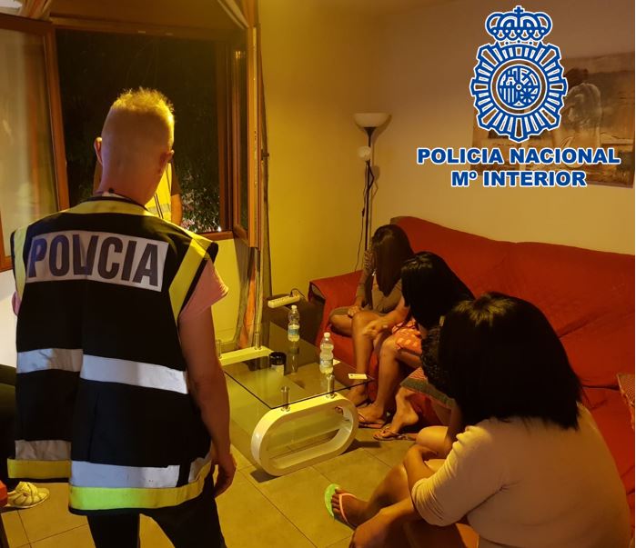 Localizan un piso en Granada en el que obligaban a ejercer la prostitución a una mujer
