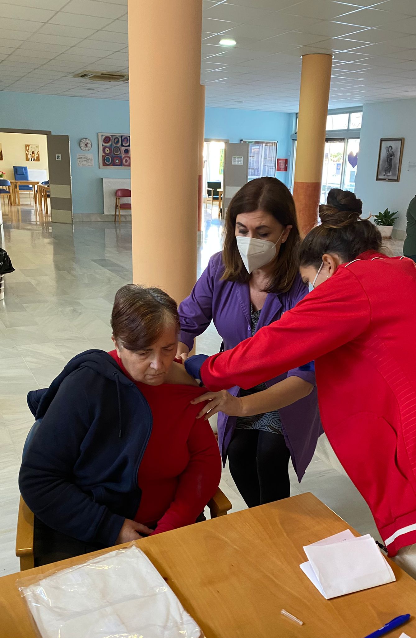 Vegas del Genil ofrece traslado gratuito y asistencia a sus mayores para ir a vacunarse a Churriana