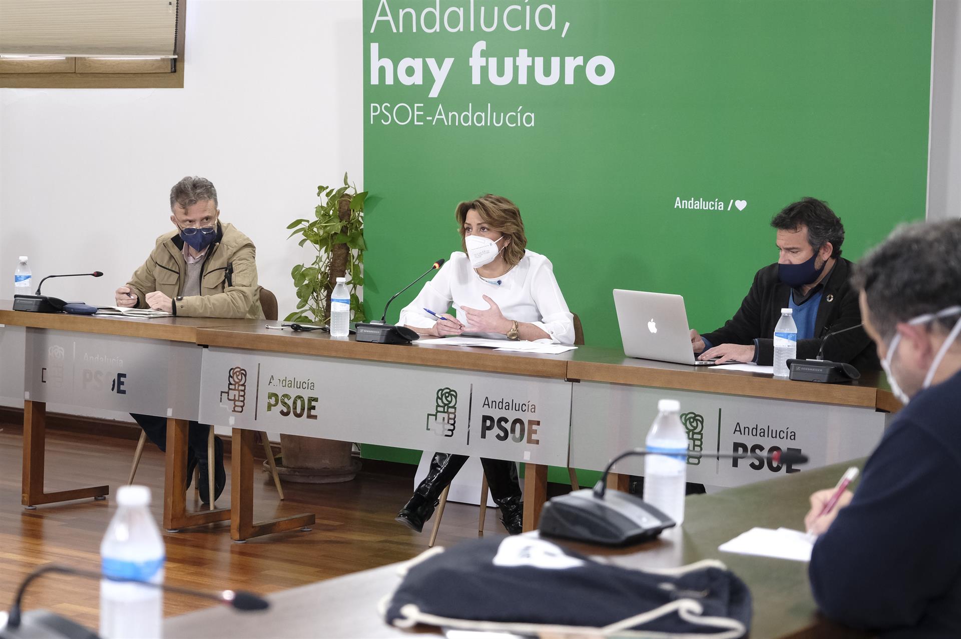 Susana Díaz denuncia que la «revolución verde» de Moreno es «enladrillar el Cabo de Gata y asfaltar Doñana»