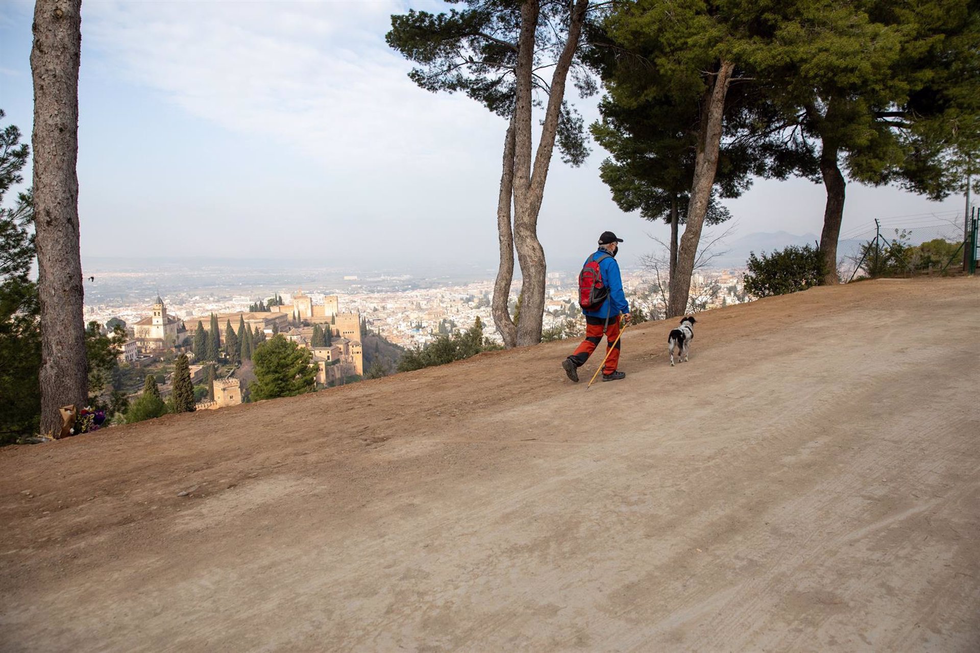 La Alhambra repara el camino forestal de acceso a la Silla del Moro