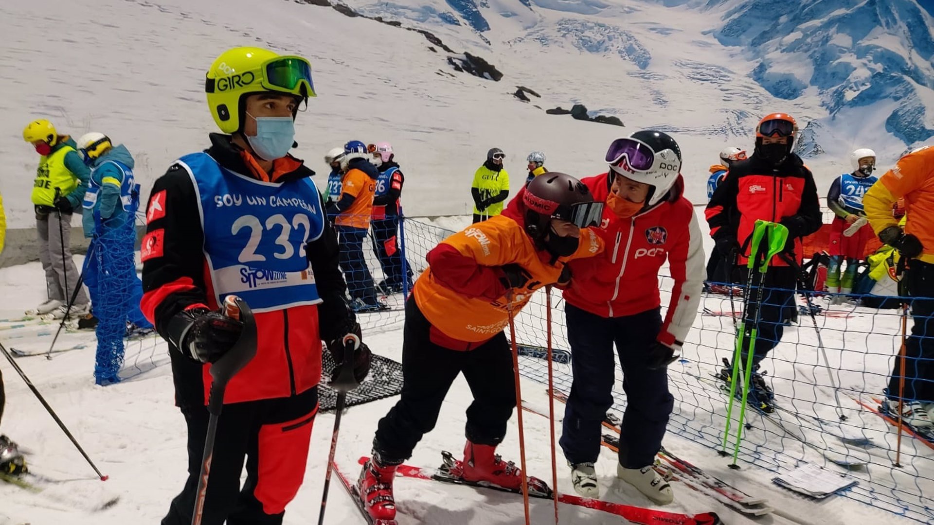 Esquiadores ciegos regresan a la competición en Sierra Nevada