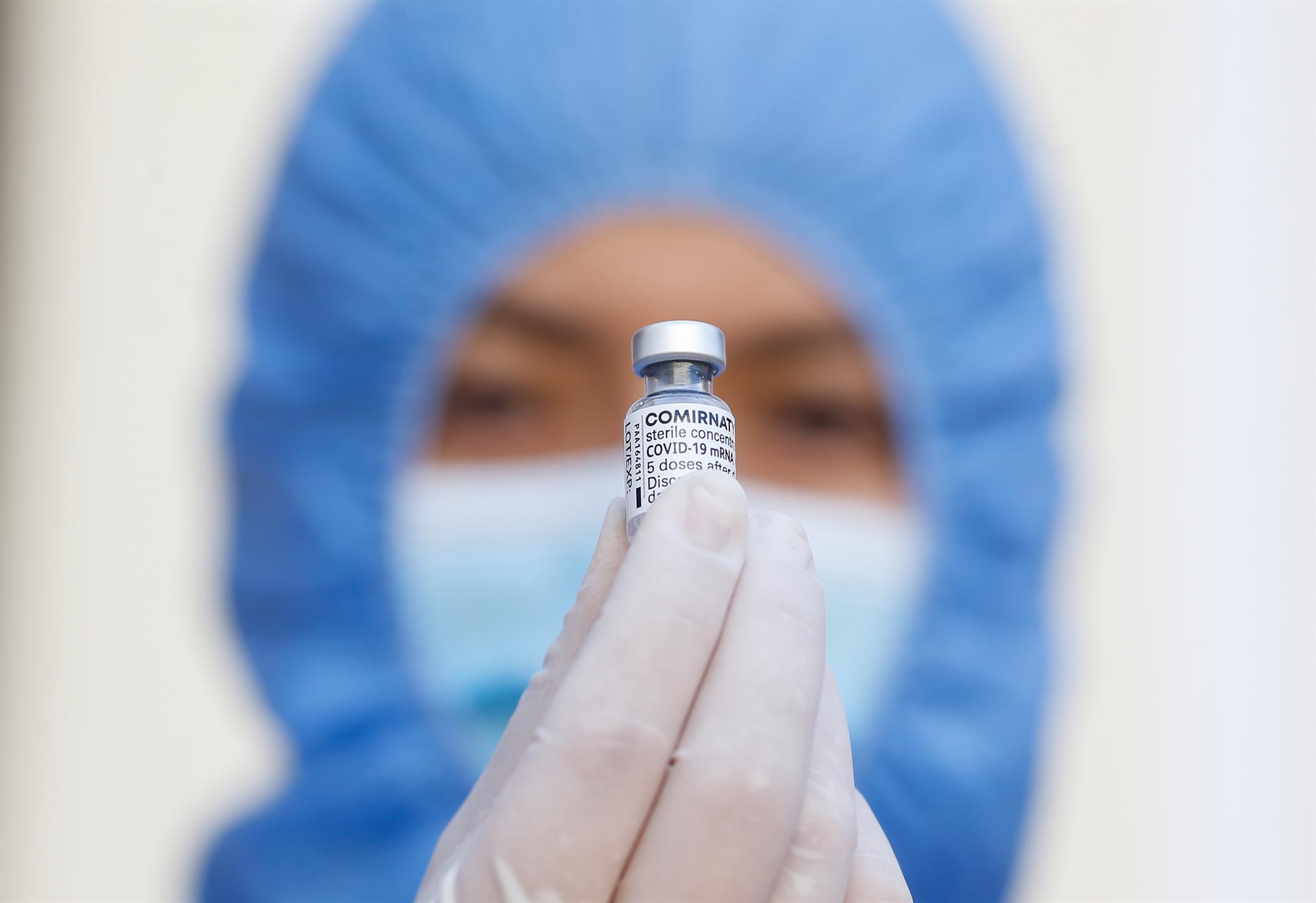 Bruselas y Pfizer acuerdan adelantar al segundo trimestre la entrega de 10 millones de vacunas a la UE