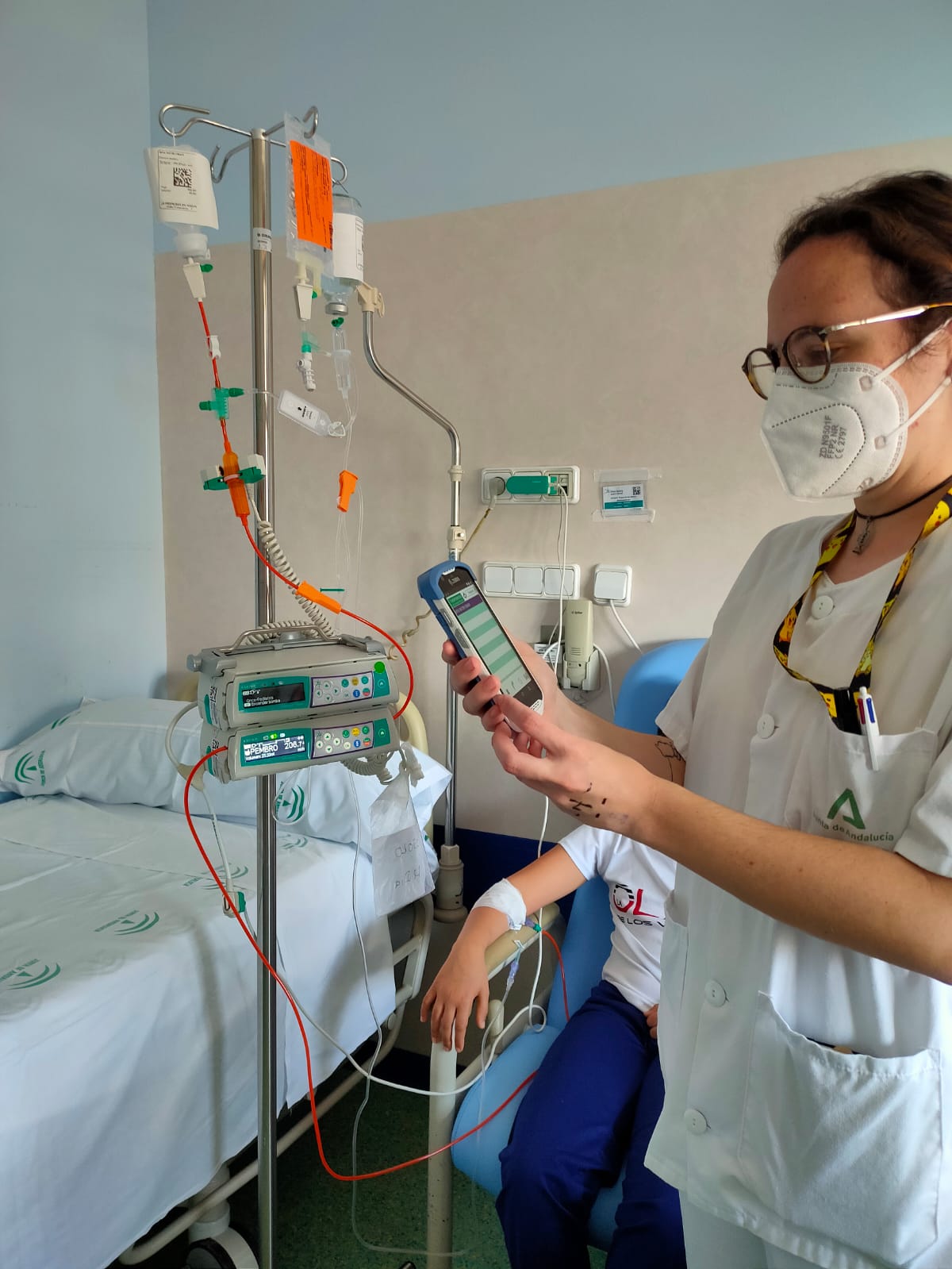 El Hospital Virgen de las Nieves administra quimioterapia a menores con un nuevo sistema más seguro