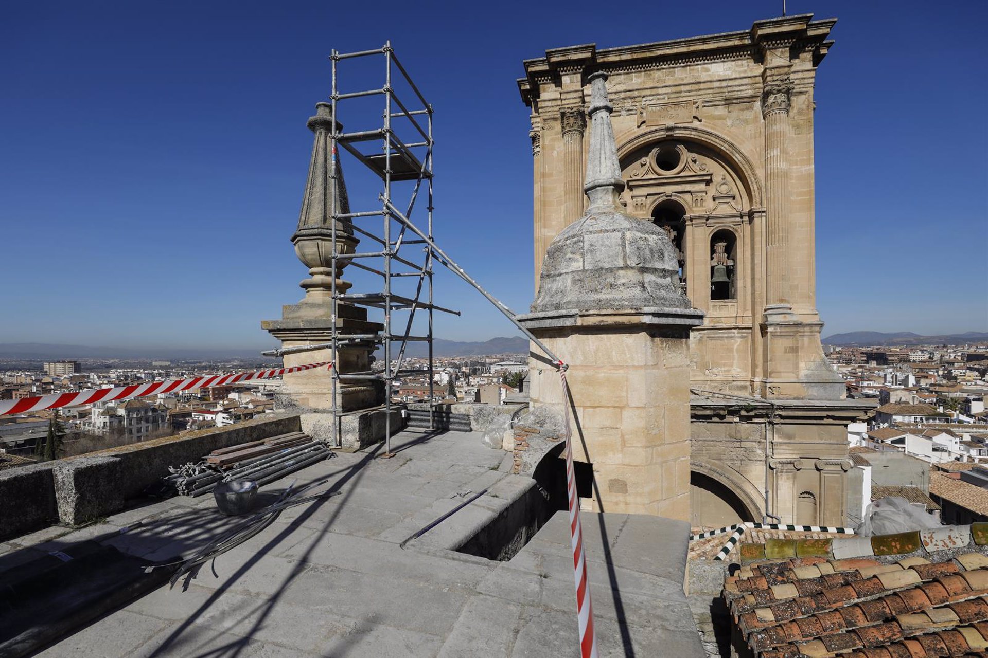 Maeztu investiga las medidas de protección del patrimonio cultural ante los terremotos en la Vega