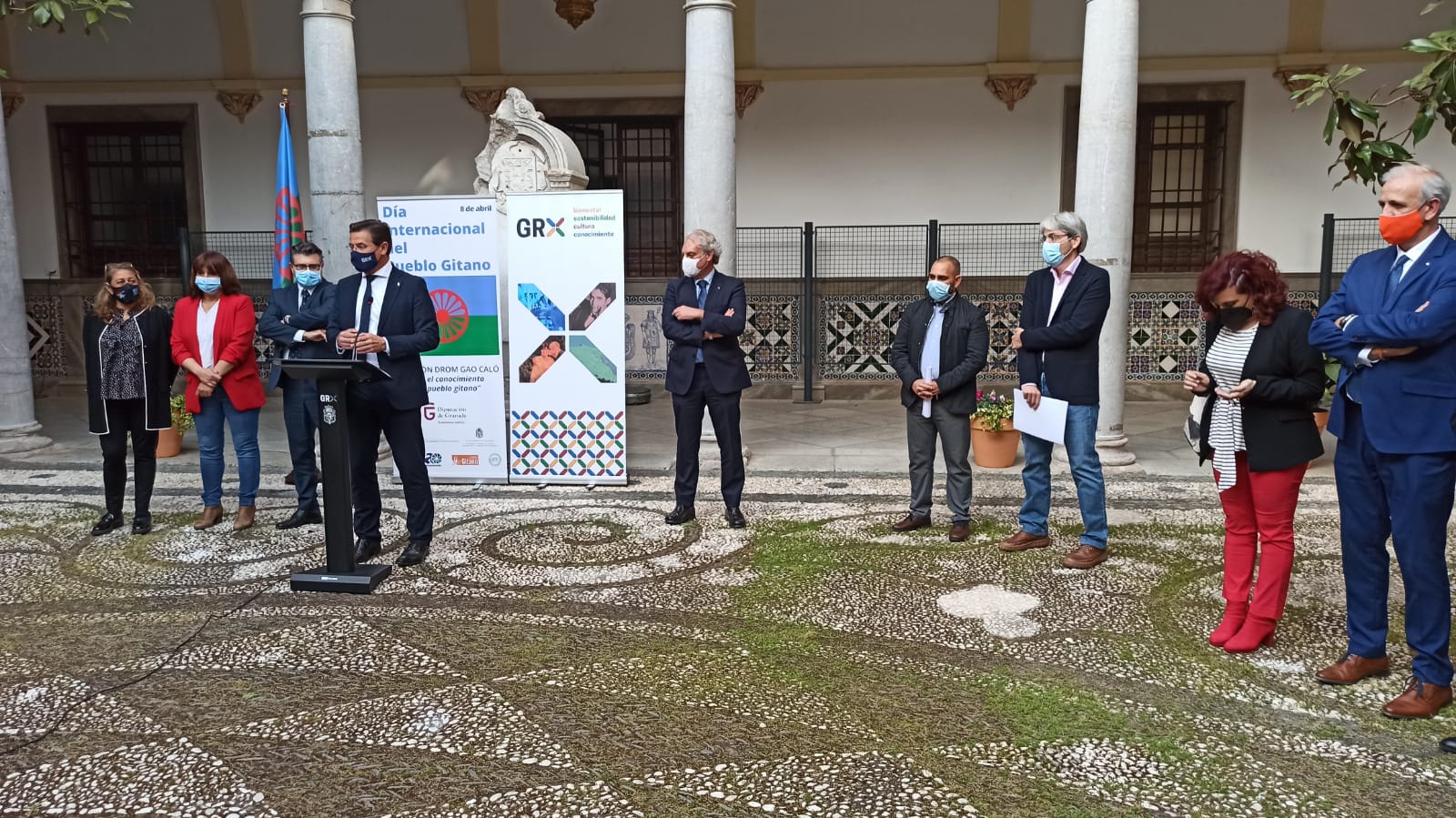Granada celebra simbólicamente el Día Internacional de los Gitanos en el patio del Ayuntamiento Granada celebra simbólicamente el Día Internacional de los Gitanos en el patio del Ayuntamiento