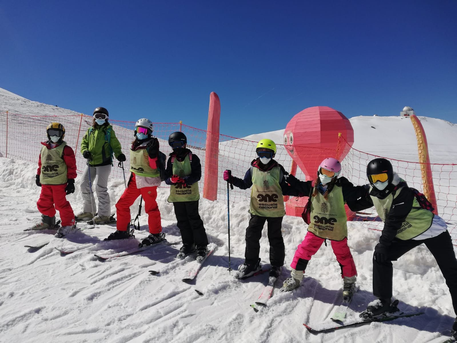 El Ayuntamiento impulsa el esquí en familia