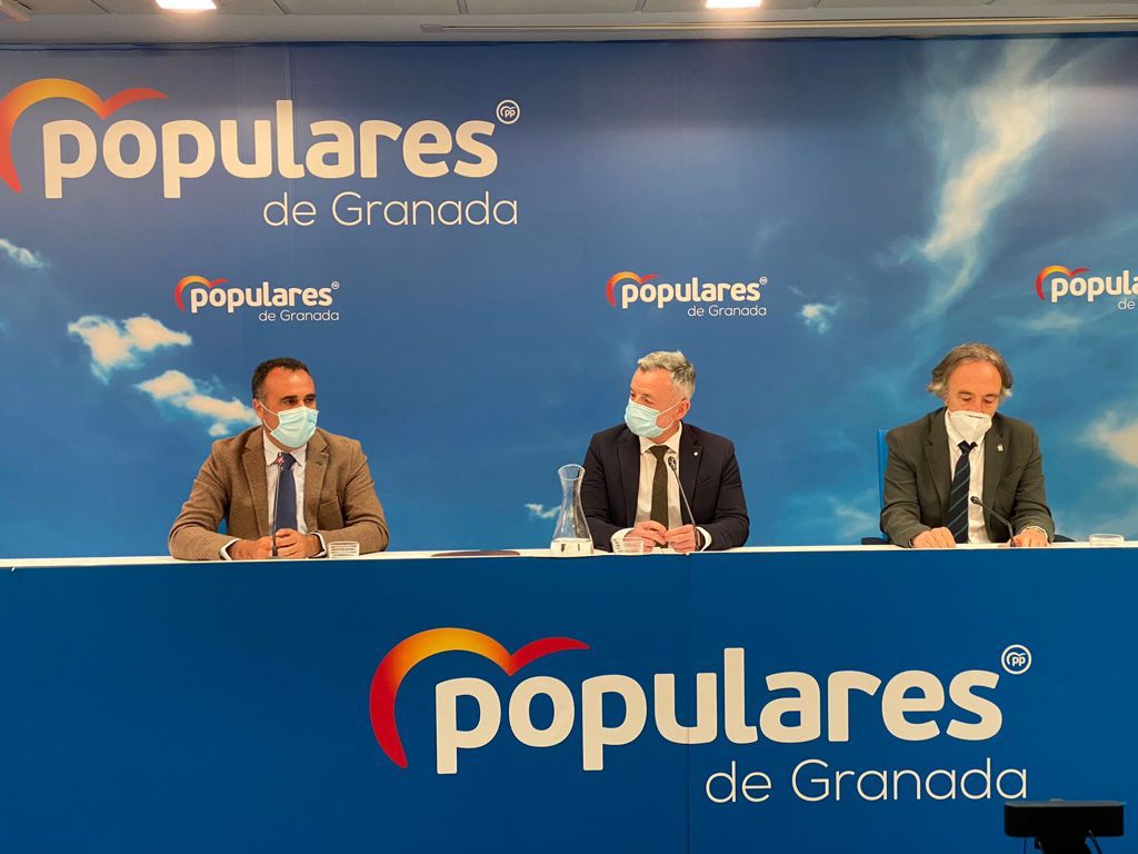 El PP defiende la gestión de la Junta de la sanidad pública andaluza