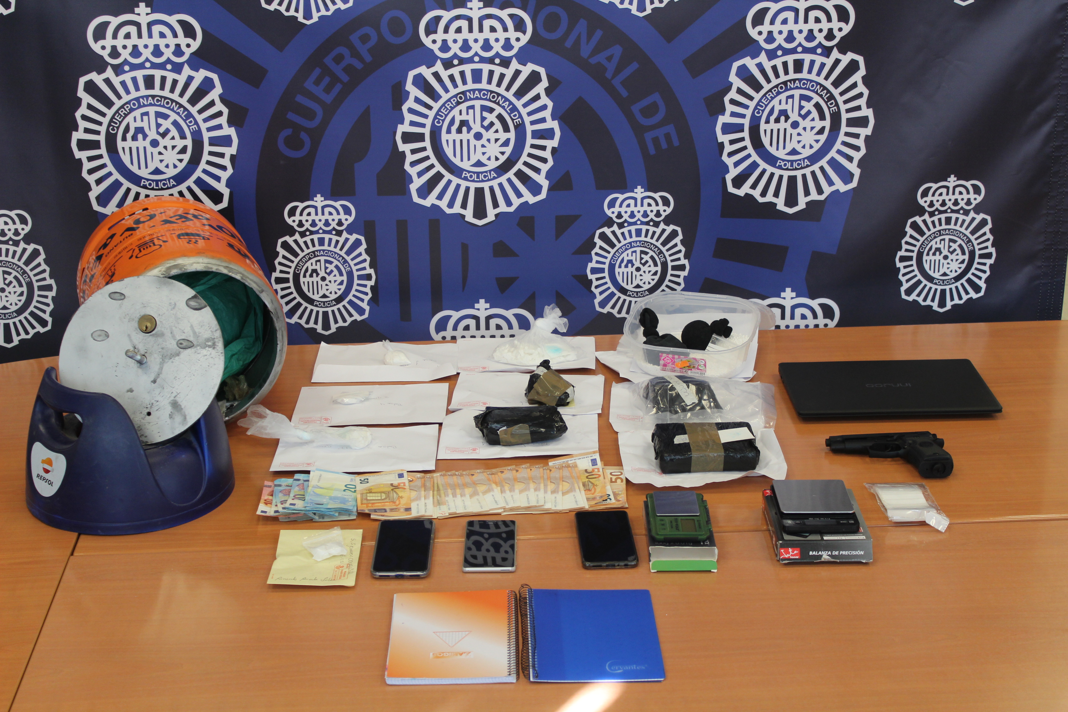 La Policía descubre en una bombona de butano manipulada un alijo de 1,2 kilos de cocaína 