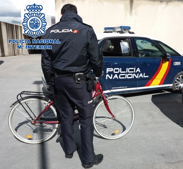 La Policía recupera una bicicleta robada y esclarece un robo en un domicilio del Albaicín