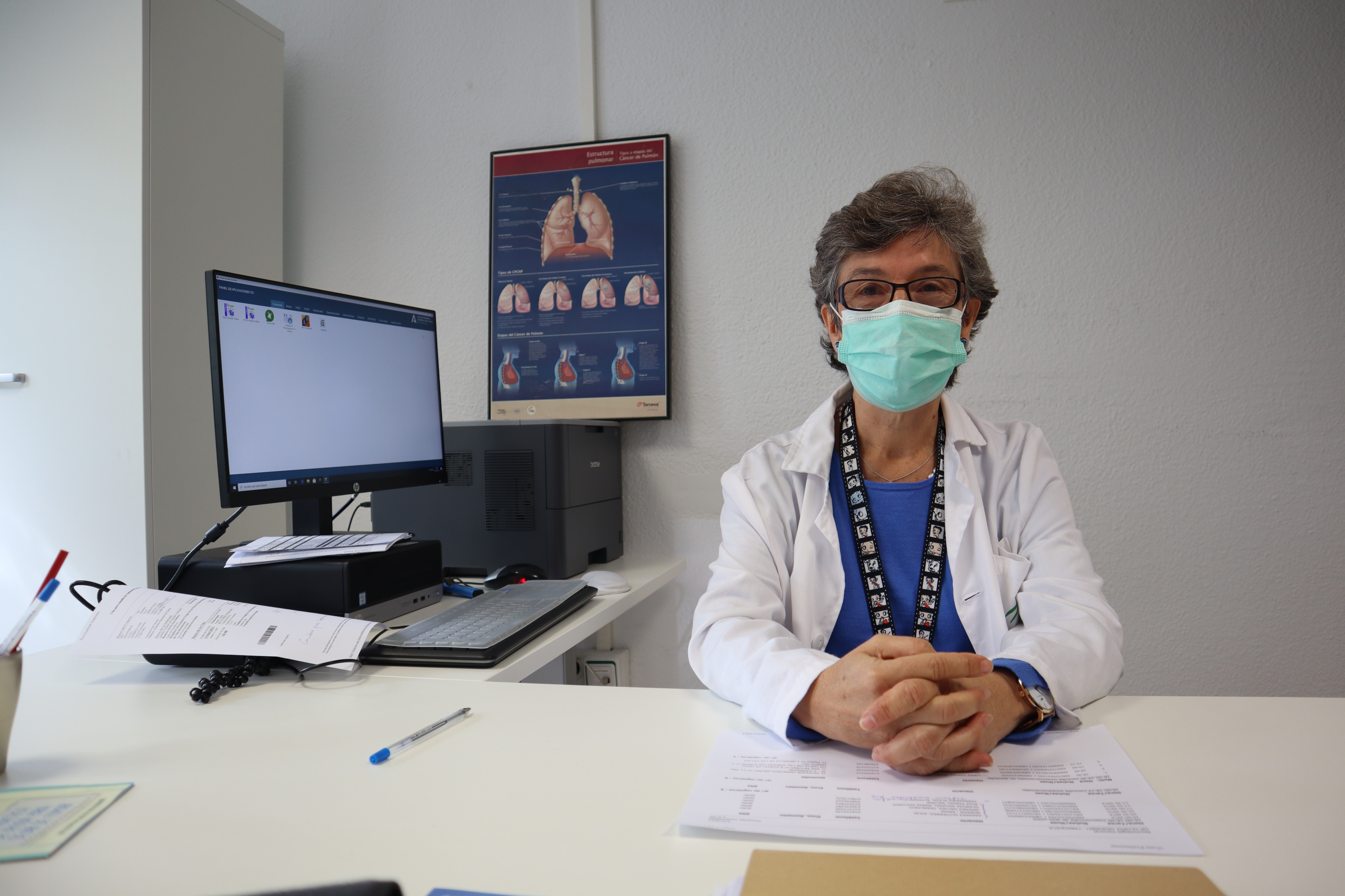 El Hospital Virgen de las Nieves ayuda a pacientes que quieren dejar de fumar en unas consultas específicas