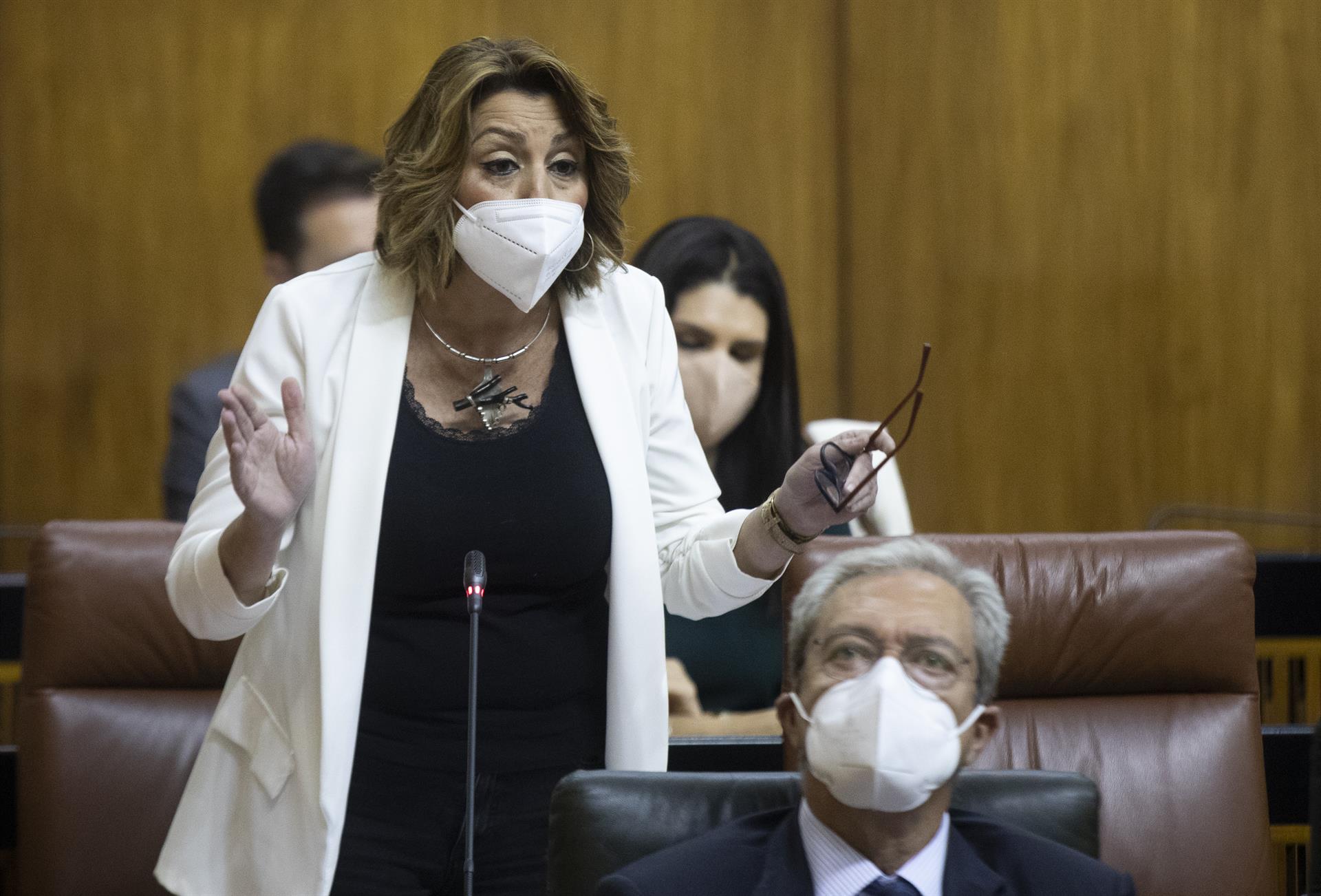 Susana Díaz afea a Moreno que no muestre el informe del comité de expertos que justifique abrir discotecas