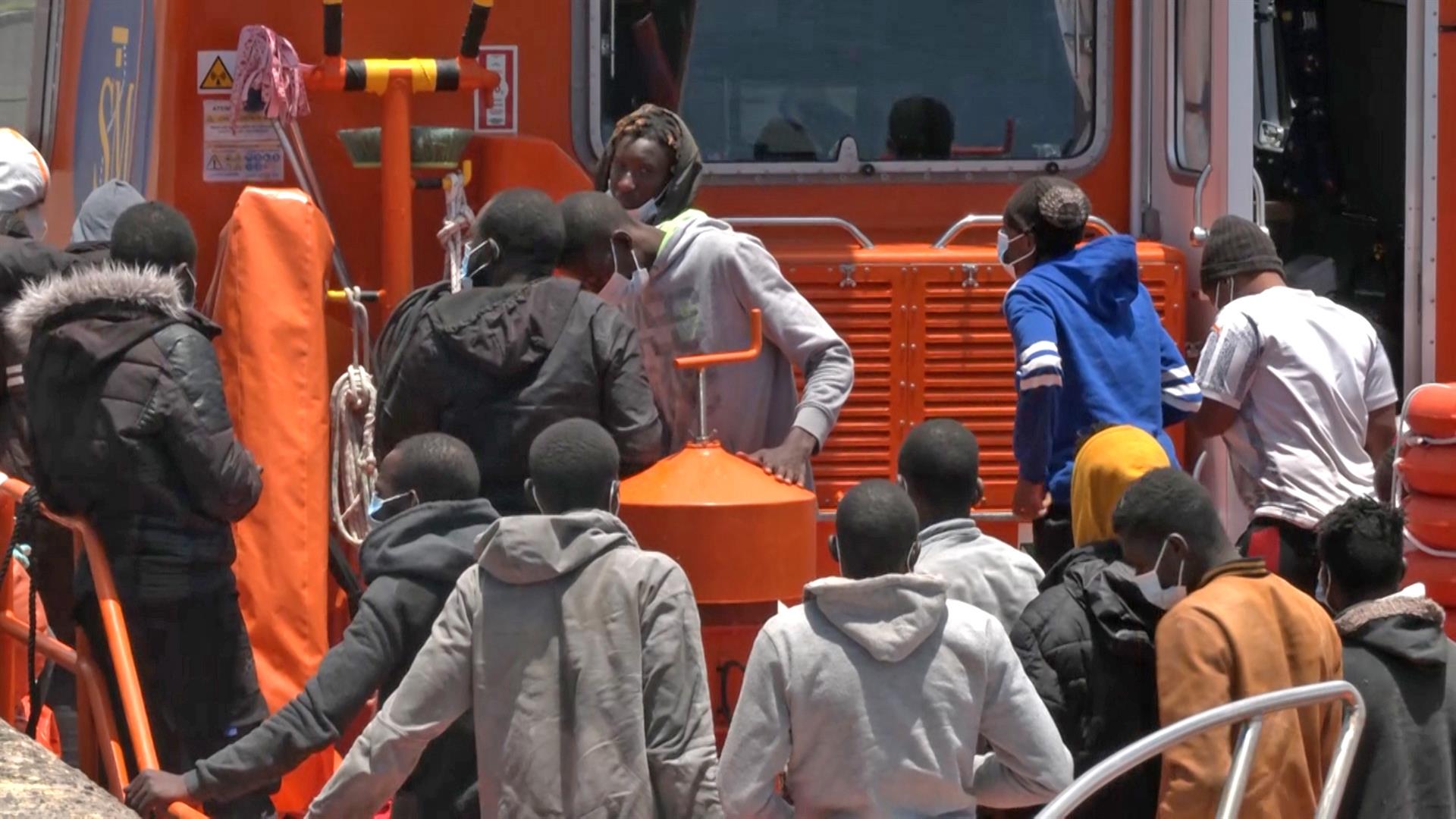 Ascienden a 80 los migrantes trasladados a las costas andaluzas tras navegar en patera este domingo