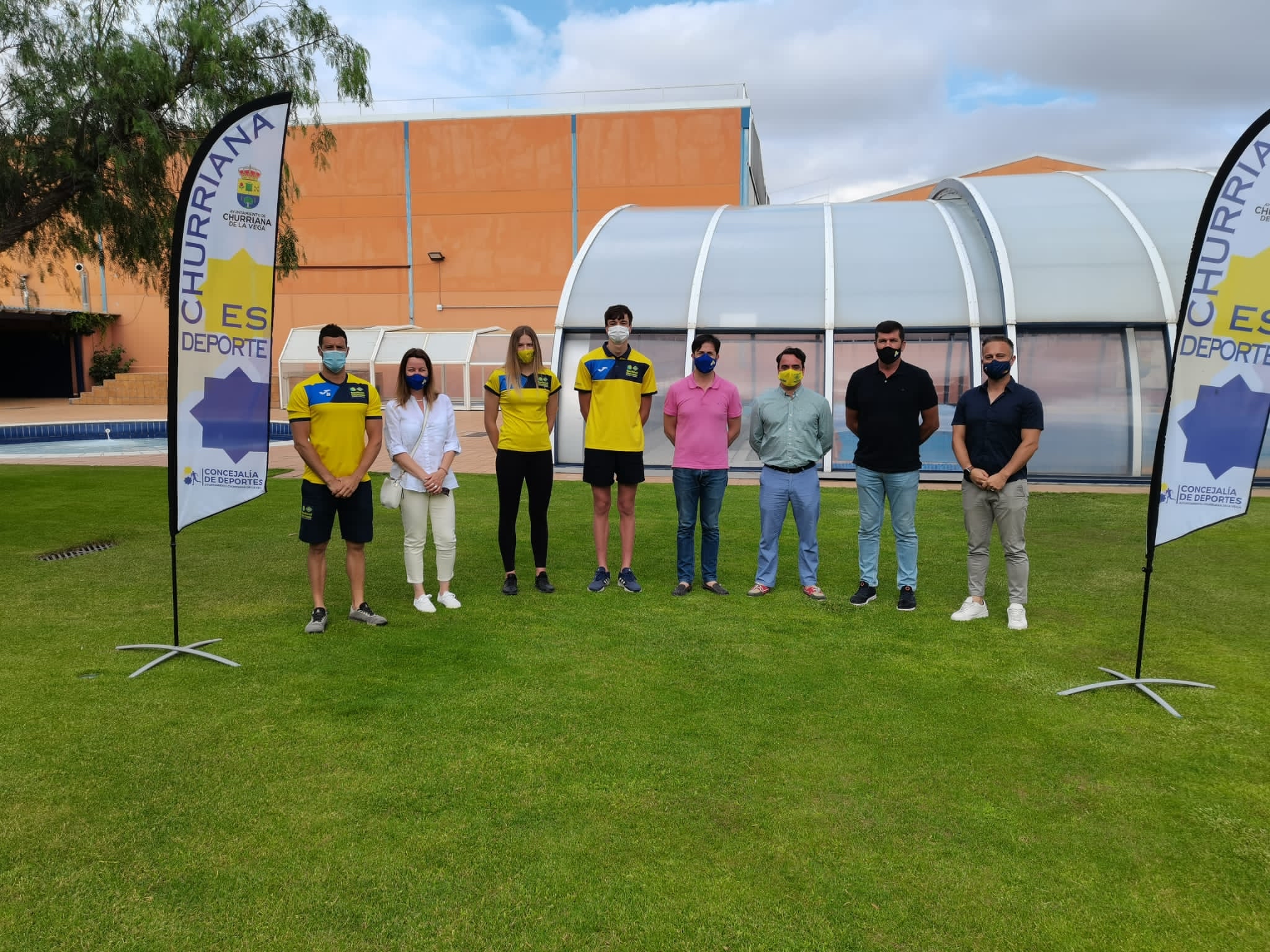 El Ayuntamiento reconoce los éxitos del Club Natación Churriana
