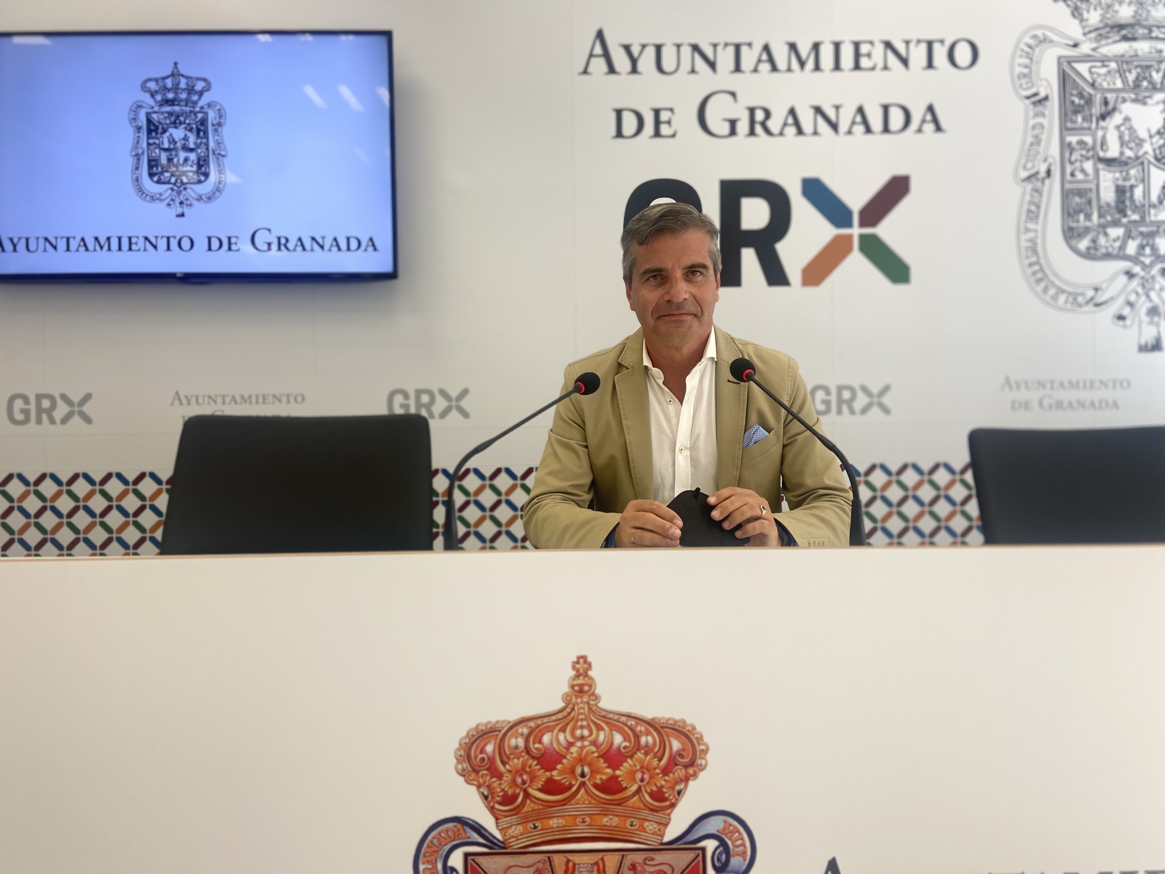 El PP denuncia la falta de escrúpulos de Cuenca para ‘comprar’ Granada a cambio del apoyo de “dos tránsfugas”