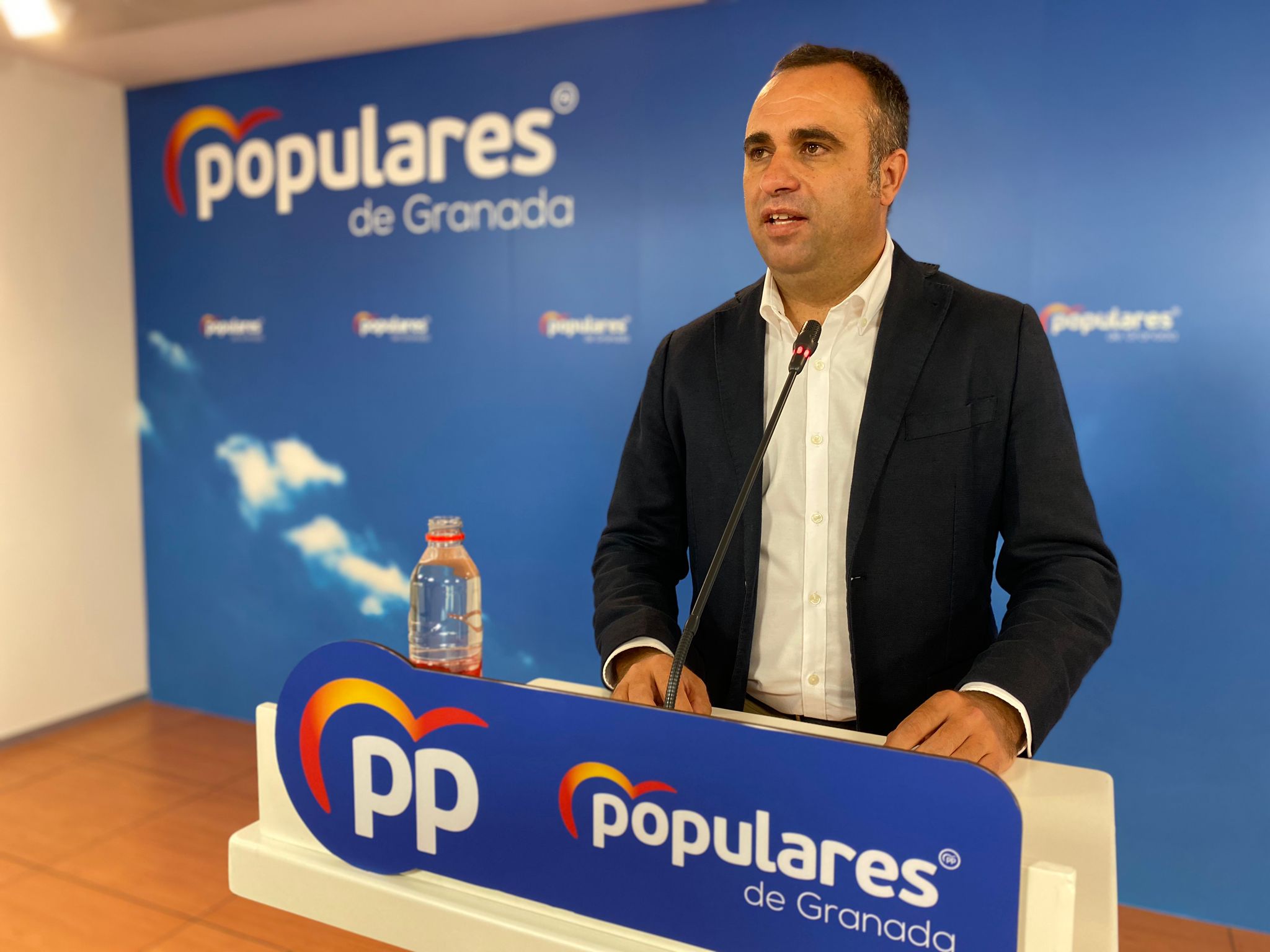 El presidente provincial del PP de Granada urge la convocatoria de un congreso extraordinario