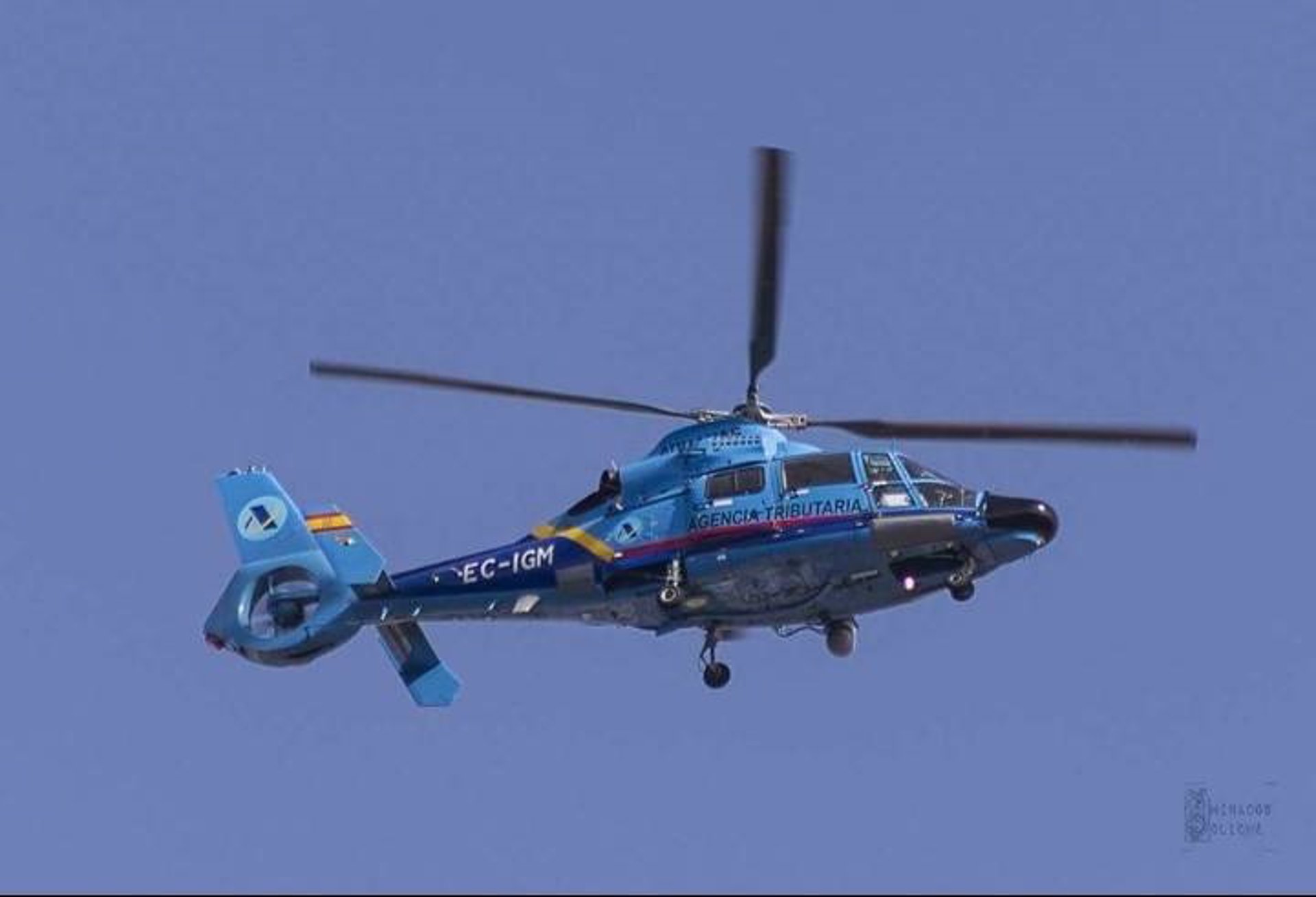 Muere una persona y otras dos resultan heridas tras caer al mar su helicóptero en persecución con narcos