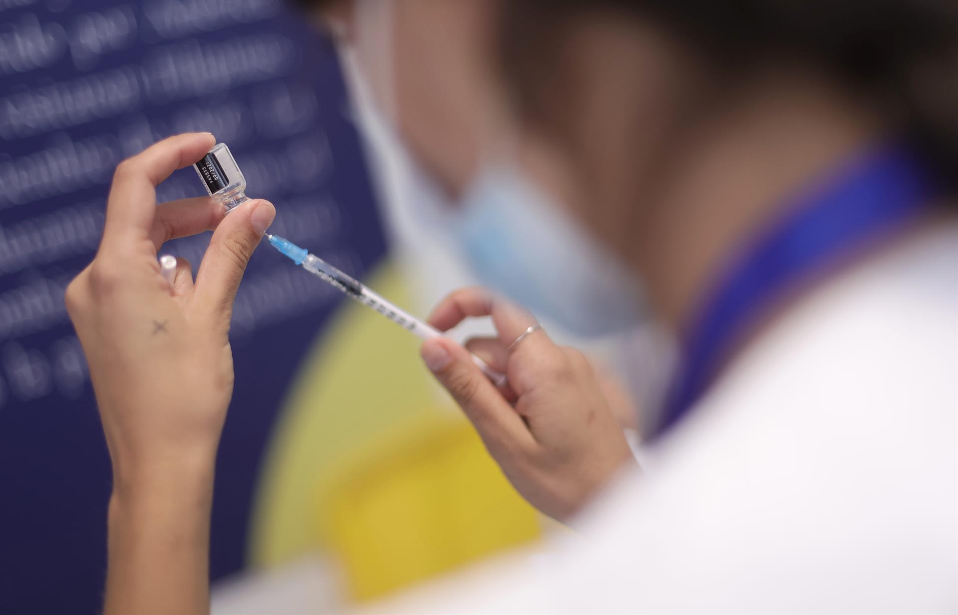 Andalucía vacuna a 631.000 personas esta semana, 18.000 menos que la pasada y 116.000 menos que el actual récord