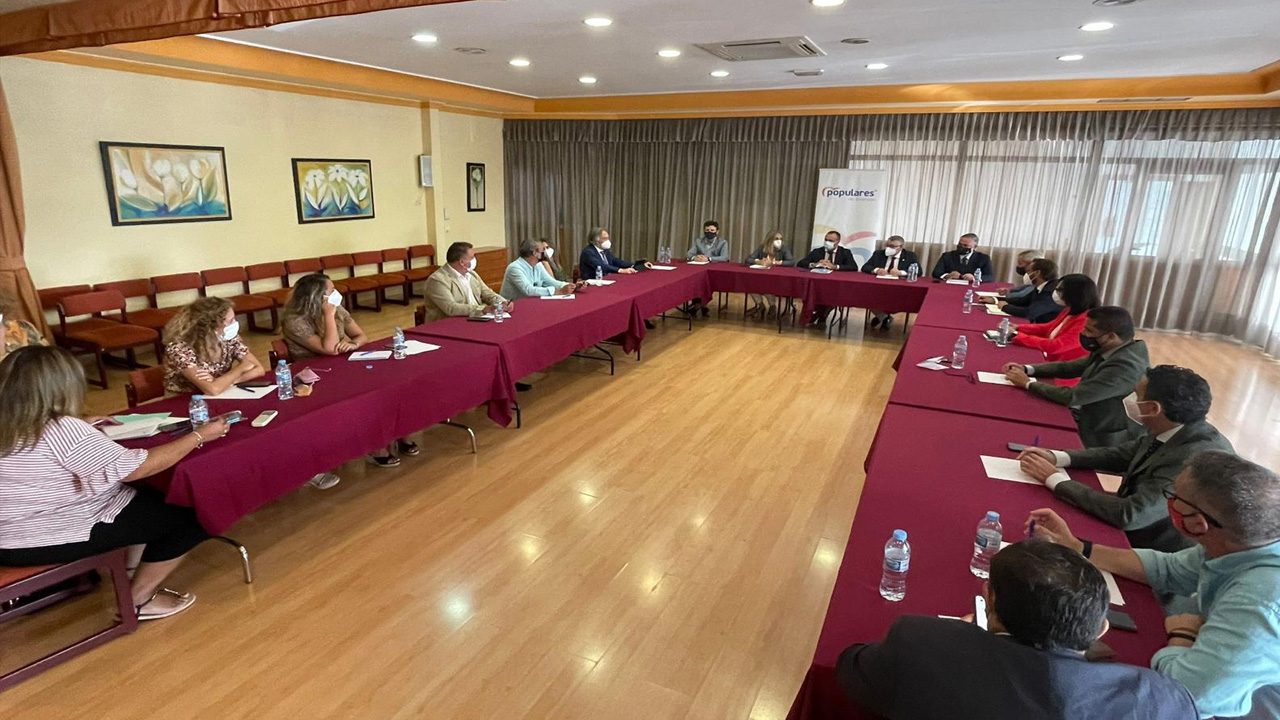 El presidente del PP destaca el compromiso inversor y la buena gestión de la Junta de Andalucía en Granada