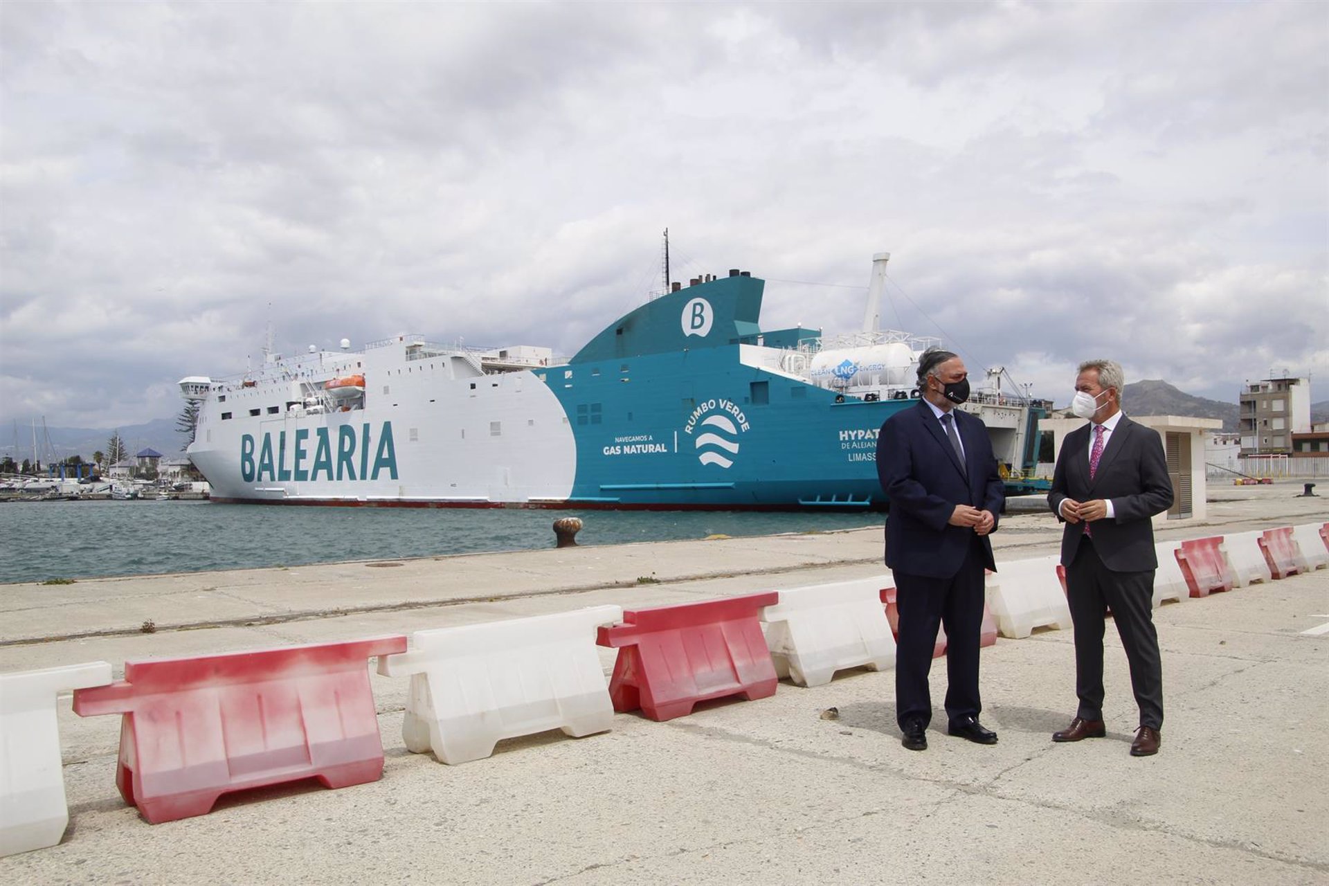 Motril suministra 2.700 toneladas de gas natural licuado desde la llegada de Balearia