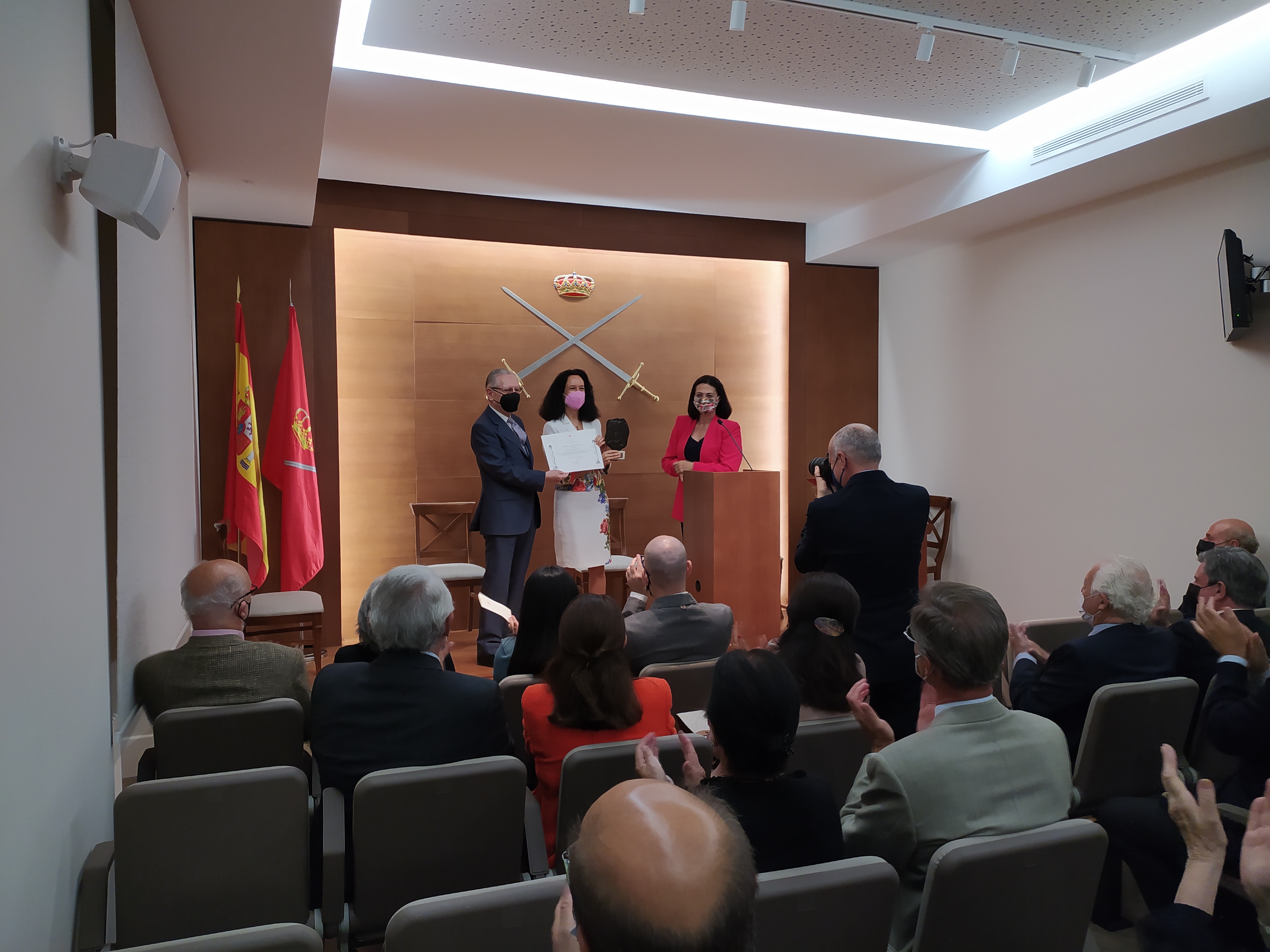 La catedrática de la UGR Amelina Correa Ramón recibe un premio internacional de investigación en Madrid