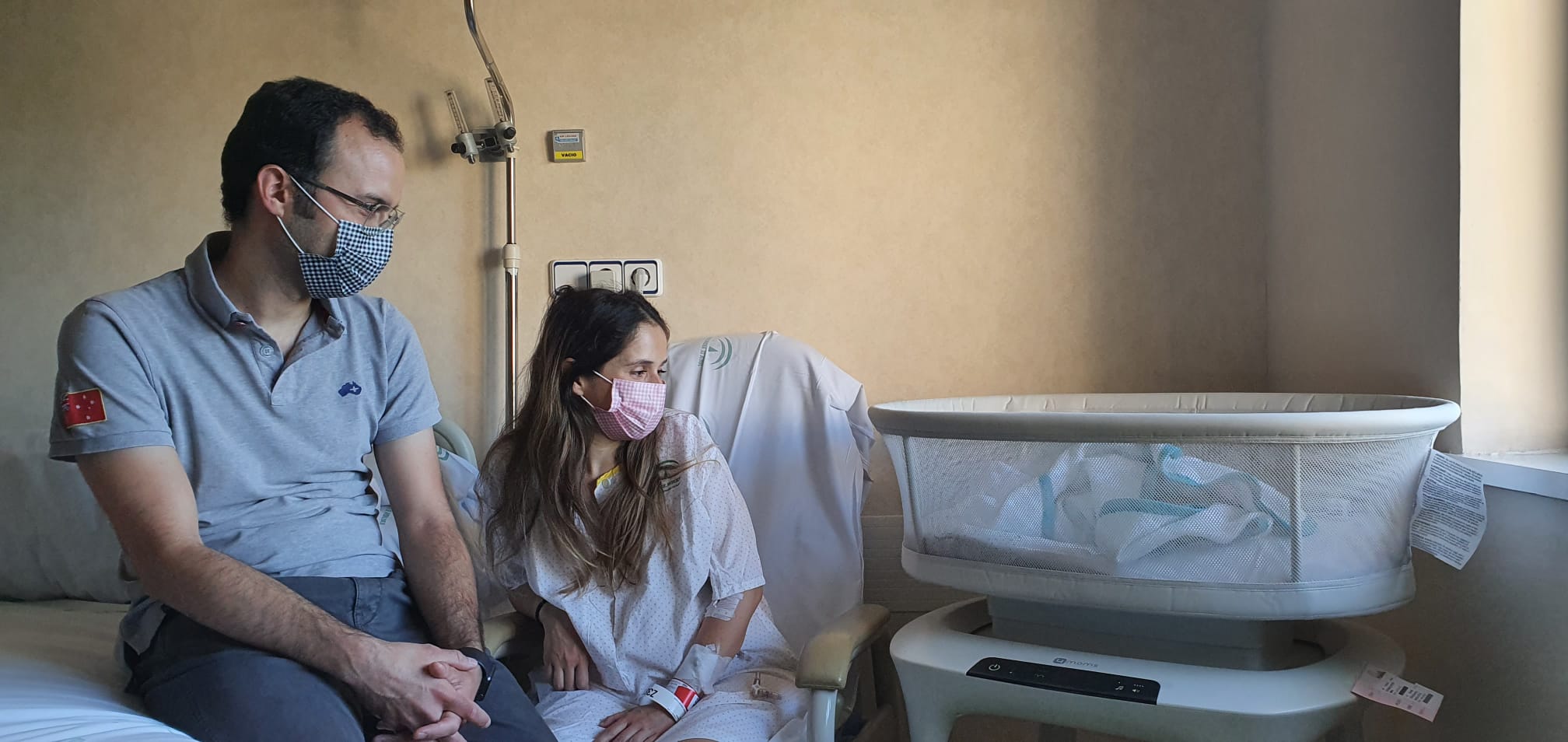 El Hospital Virgen de las Nieves adquiere cunas eléctricas para recién nacidos con necesidades especiales