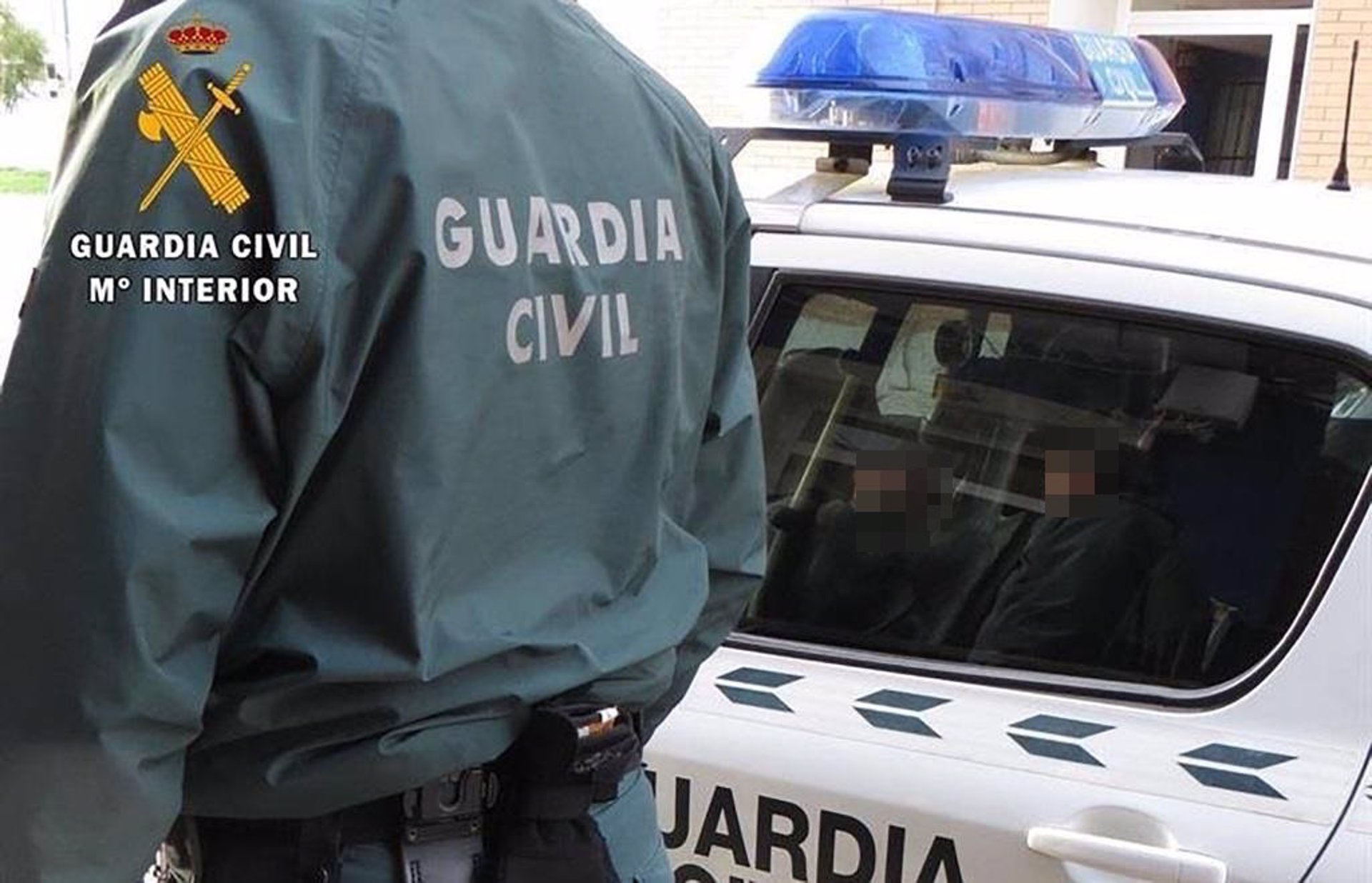 Buscan al autor de un robo con violencia que se llevó unos 18.000 euros de una peluquería en Armilla