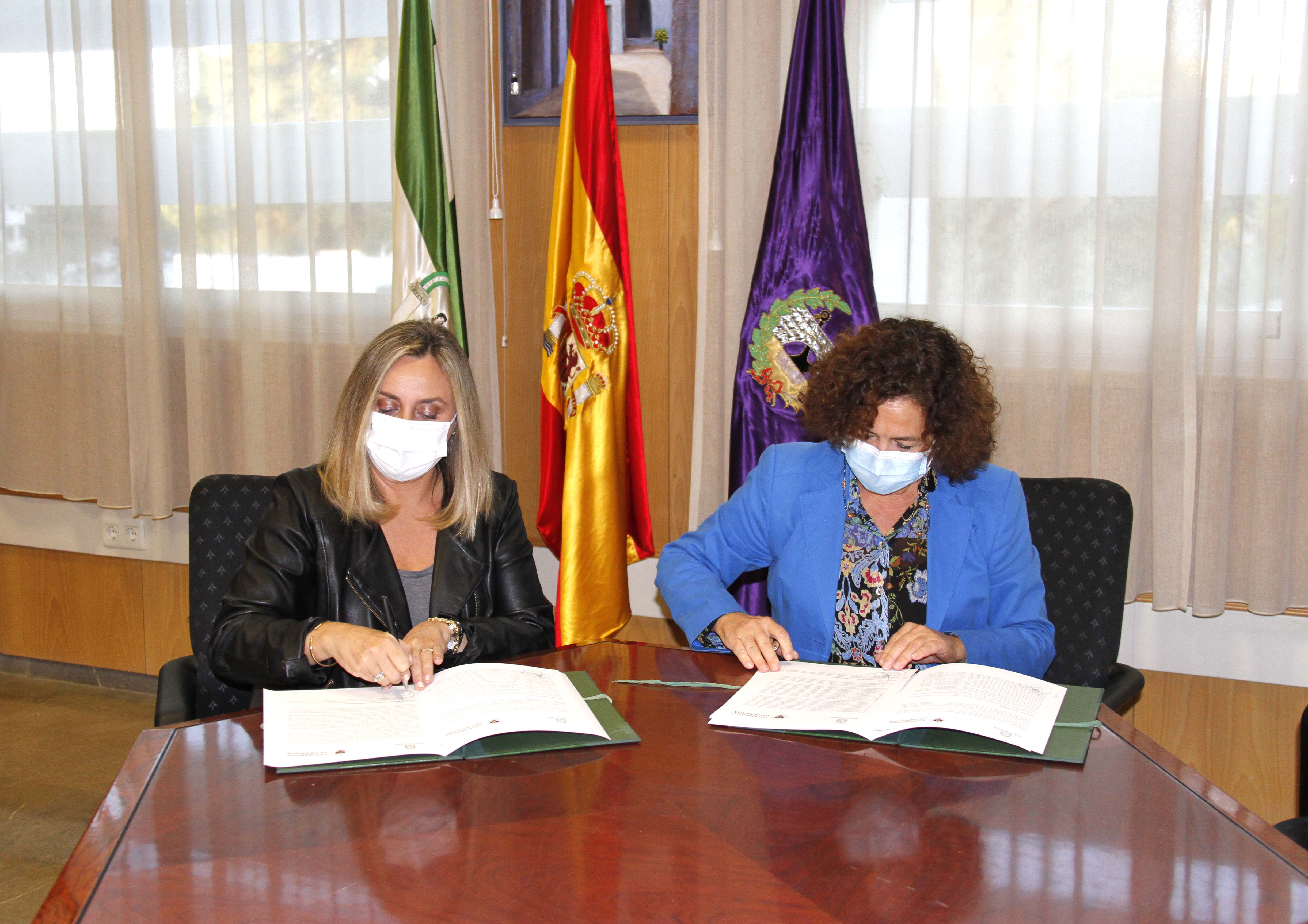 La UGR y Fomento firman un protocolo para el estudio y desarrollo de asfaltos más seguros y menos contaminantes que se utilizarán en las carreteras de Andalucía