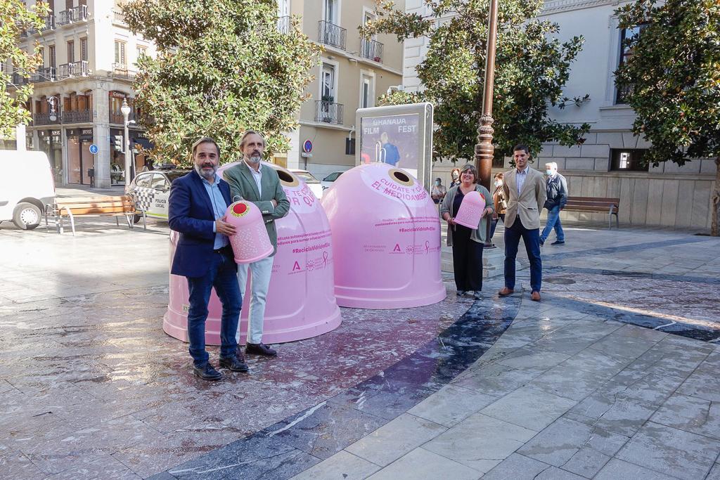 Ayuntamiento y Ecovidrio impulsan la campaña `Recicla vidrio por ellas´ con motivo del día mundial del cáncer de mama