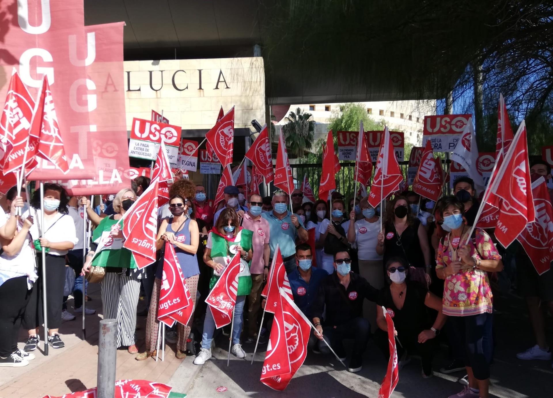 CCOO, Feuso y UGT protestan ante el «inmovilismo» y el trato salarial «injusto» por parte de Educación a la concertada